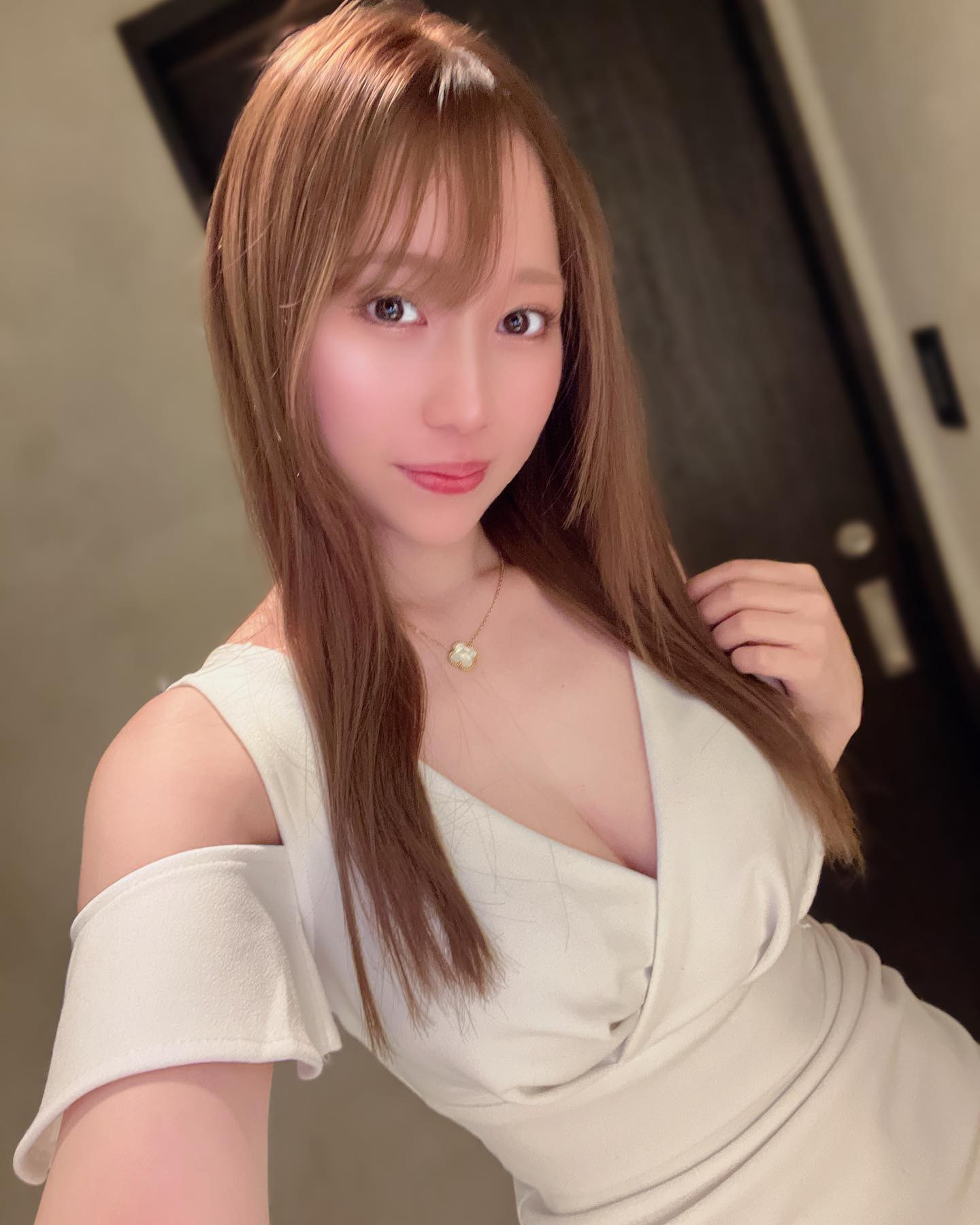 カラコン痛くて外してしまった日🫠💦
.
.

#新潟 #新潟駅前  #Ludan  #club_ludan #新潟ナイトナビ #キャバ嬢 #六本木 #歌舞伎町 #美人 #美女#キャバ #美容 #かわいい #ラウンジ #ホステス #水商売  #美意識向上委員会 #水色向上委員会 #かわいい女の子 #シャンパン #ドレス #ヘアメ #骨格ウェーブ #ブルベ夏 @cabazukan #指名するならキャバ図鑑 @777zukaan777 @777cabasuta777  #美女図鑑総合 #キャバスタグラム #イン