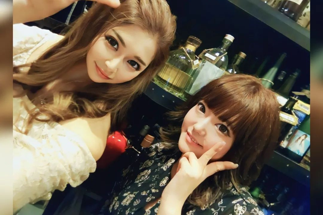 ⁡
⁡⁡
⁡今月はみこりんもBirthday月間開催中❤⁡
⁡ぷぅとみこりんから幸せ💞感溢れてくるー❤
夏生まれさいこー🌺🌴🏖💙
お祝いちまちょ🥂 ͛⁡
⁡@miko_letoile ⁡
⁡@letoile_sinseigroup ⁡
⁡@hibiki.group ⁡
⁡#レトワール#響グループ #水川潤#美松ビル5F#札幌 #すすきの #北海道 #ニュークラブ #ニュークラ嬢 #すすきのニュークラ #ラウンジ #ラウンジ嬢 #キャバクラ #キャバ嬢 #ホステス #夜職 #ナイトワーク #ポケパラ #イン