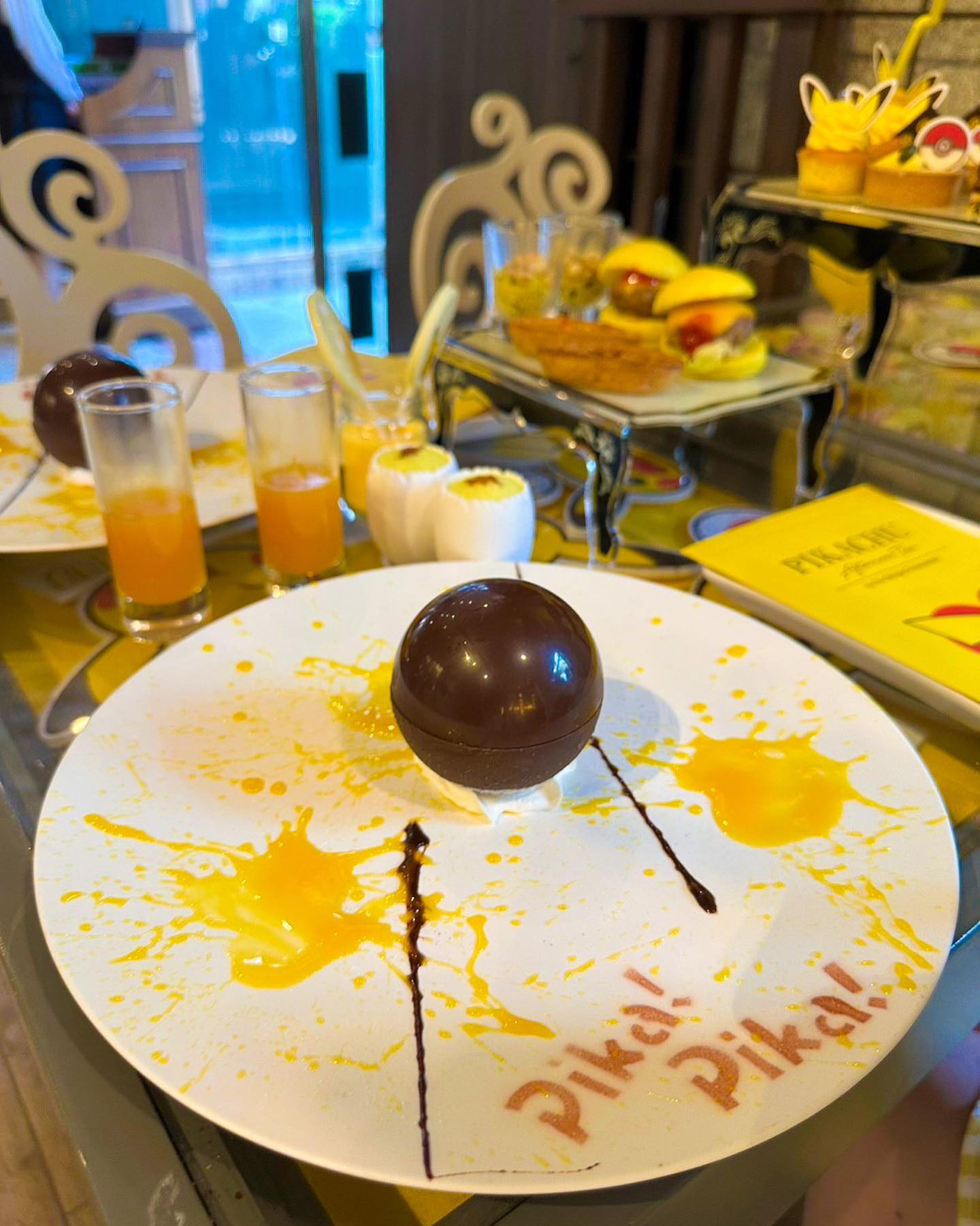 こはるんと黄色あわせしたら
まさかのギンガムチェック💛かぶって
嬉しかった🥹💖💖

柄ない方が合うよなあ、、
可愛いよなあ、、て
思ってたらまさかので🥹🥹💛💛💛

おそろいだー🥰🥰💓💓💓

寝坊して髪の毛やる時間なくて
結おうとしたら
ゴム忘れてボサボサなのだけ
悔やまれる🫠笑
見逃してください、、笑

リールに動画あげたけど
こちらにはお写真をっ🥰💛

@koharu_aoyama 

#ストリングス表参道 #アフタヌーンティー #東京アフタヌーンティー #ピカチュウアフターヌーンティー #ピカチュウ 