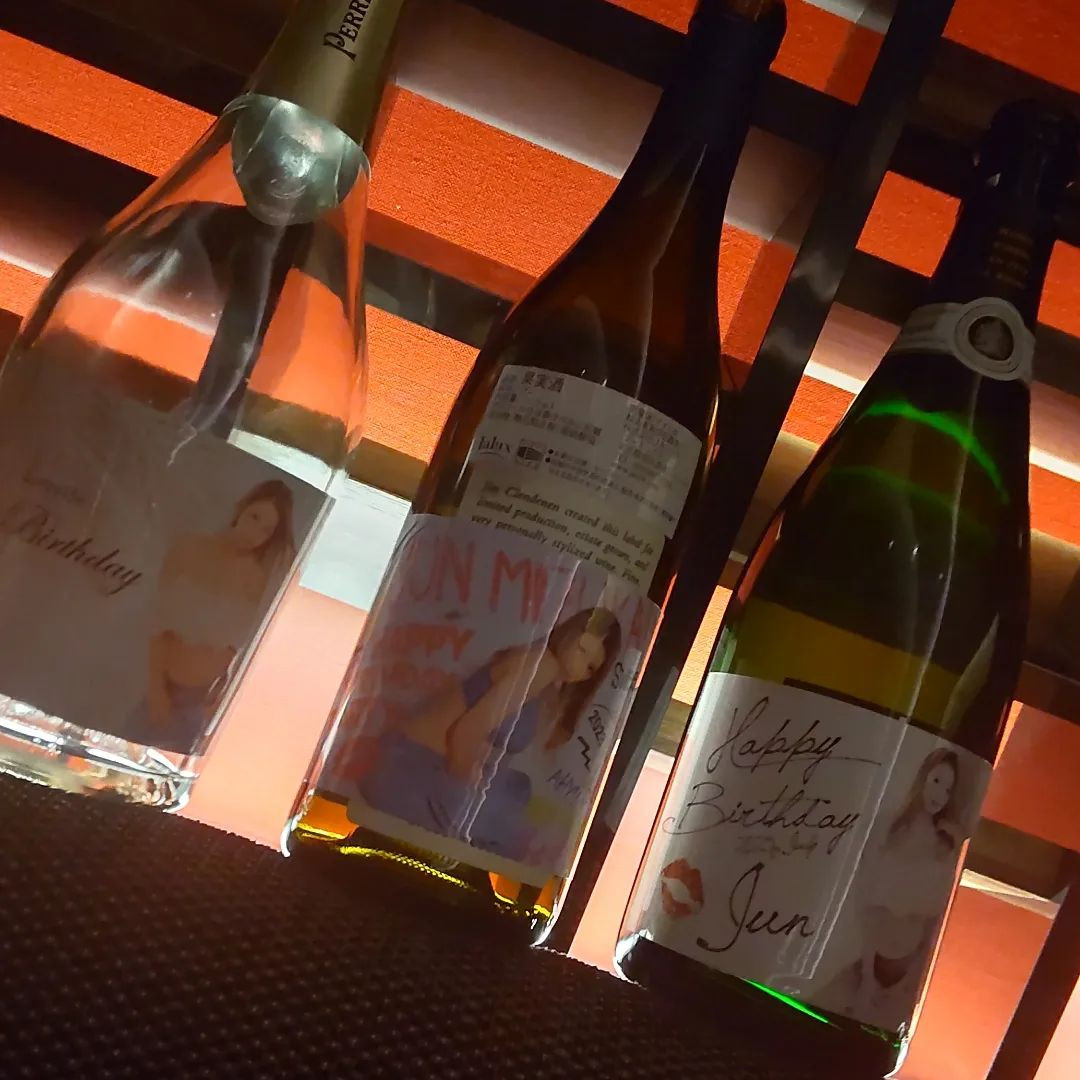 ⁡
⁡⁡
⁡誕生日祝って頂いた方ありがとうございました🎂❤⁡
⁡レトの子達も一緒に飲んでくれたりお祝いの言葉すごく嬉しかったです✨⁡
7月まだまだ誕生日祝い絶賛大歓迎なのでお待ちしております✨⁡
⁡今週は月曜日以外おります🧚‍♀️⁡
⁡@letoile_sinseigroup ⁡
⁡@hibiki.group ⁡
⁡#レトワール#響グループ #水川潤#美松ビル5F#札幌 #すすきの #北海道 #ニュークラブ #ニュークラ嬢 #すすきのニュークラ #ラウンジ #ラウンジ嬢 #キャバクラ #キャバ嬢 #ホステ