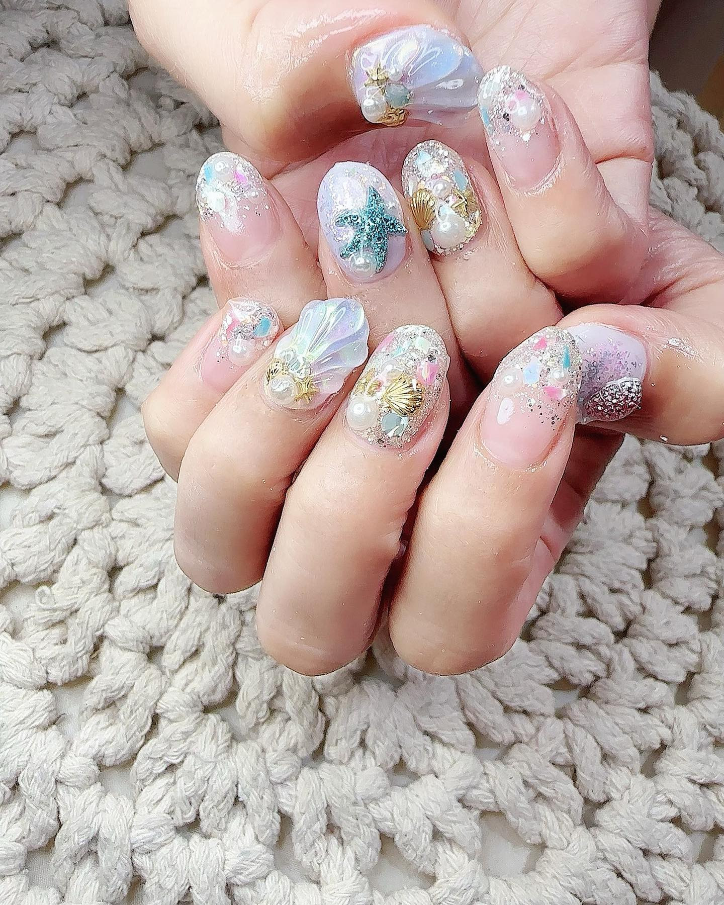 パステルシェルネイル𓇼𓈒𓐍𓈒𓂂𓏸
6月は貝殻のキラキラ✧︎*。
シェルの形と散りばめた貝殻が
可愛すぎて早く海行きたくて
たまらなくなった(*⸝⸝ᵒ̴̶̷̥́꒳ᵒ̴̶̷̣̥̀⸝⸝*)🏝🐚☀️

#favnail 
#渋谷ネイル #ネイルサロン #japanesenail #japanesenailart #nailsalon #shibuyanail #貝殻ネイル #貝殻 #ネイルデザイン #雨ネイル #夏ネイルデザイン #夏ネイル2023 #キラキラネイル #summernails #summernai