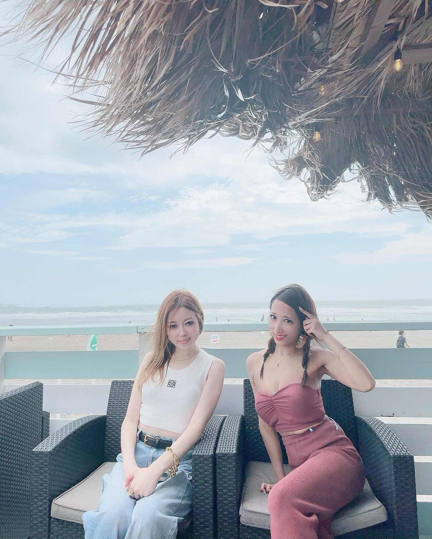 由比ヶ浜🫧🪸🐬 ˜˷💙
こりちゃんと今年初海🏖🐠☀️
暴風雨だったけど楽しかった🌺𓈒𓏸
風強すぎて髪の毛抑えてる🥹

水着の紐出てるの気にしないで。笑

#由比ヶ浜 #海 #海の家 #鎌倉 #鎌倉グルメ #鎌倉カフェ #鎌倉グルメ #江ノ島観光 #夏服コーデ #夏コーデ #夏のはじまり #夏の思い出 #神奈川観光 #被写体 #撮影モデル #ポートレート撮影 #sealife #oceanlife #japantrip #japanphotography #kanagawa #camp #campyoutu