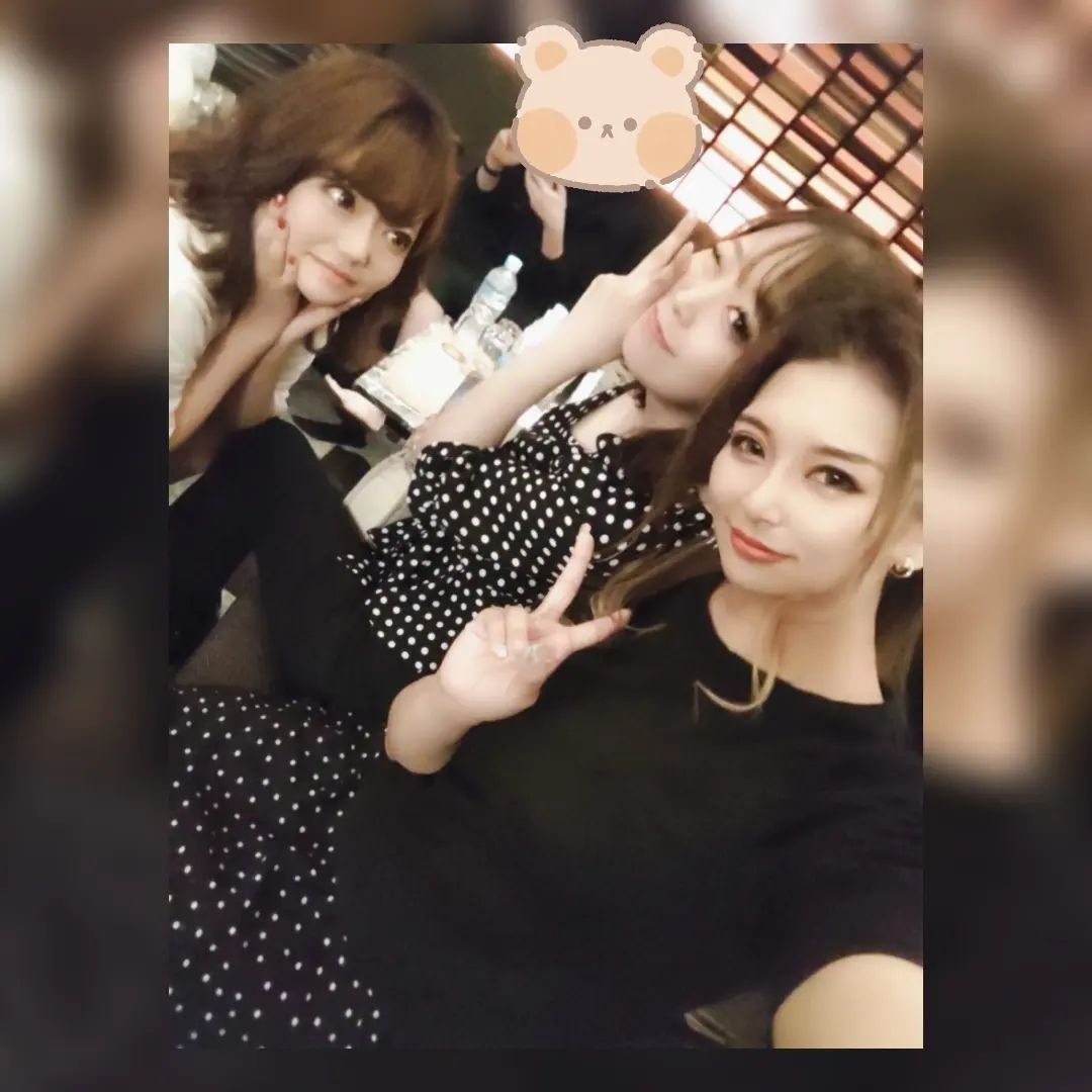 ⁡
⁡⁡
みきてぃとみこりん❤⁡⁡
⁡昨日飲みに行って楽しかった〜❤⁡
久しぶりにお酒の神に取り憑かれてしまって申し訳ない気持ち🥺⁡💜‪⋆͛
遅くまで付き合ってくれてありがとう❤⁡
⁡
早くひなさん帰ってきて!!⁡
⁡@hibiki.group ⁡
⁡@letoile_sinseigroup ⁡
⁡@miko_letoile ⁡
⁡@miki_letoile ⁡
⁡#レトワール#響グループ #水川潤#美松ビル5F#札幌 #すすきの #北海道 #ニュークラブ #ニュークラ嬢 #すすきのニュークラ #ラウンジ