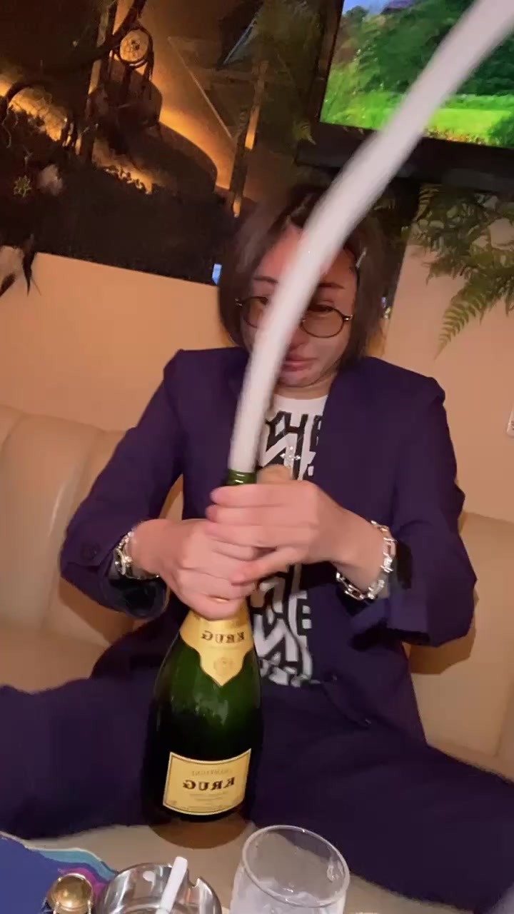 ２本目のクリュッグ生きてた😨💦 #歌舞伎町#シャンパン#シーシャバー#クリュッグ