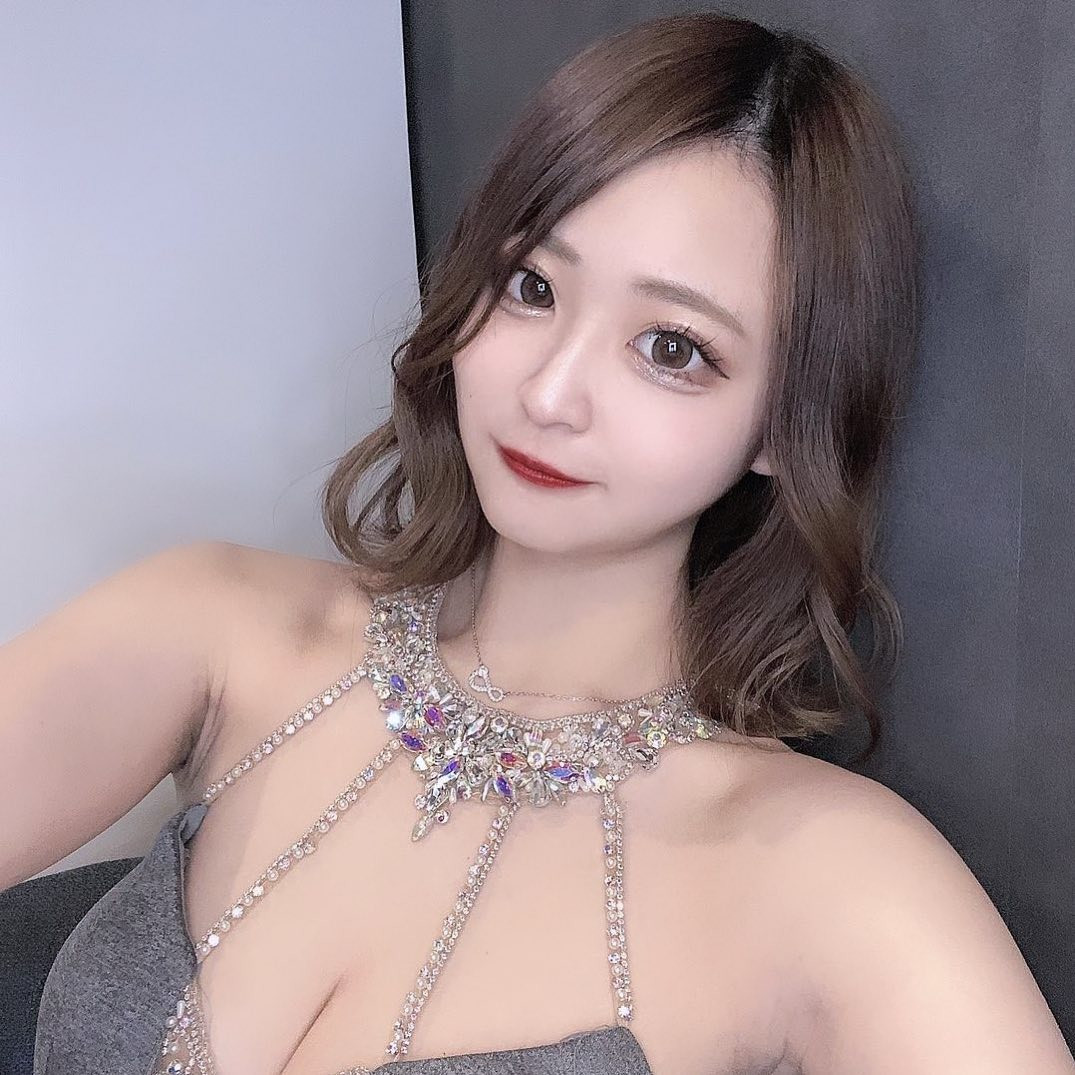 .

そういえば小樽の潮祭り
行ったことないんだけど
ラーメンショーの時みたいに
友達のお店で売り子するので
日にちと時間あれば会いにきてください♡♡

あと来月多分1日だけパブ女復活するので
プランジ来てくれてた方も
久々に会えたら嬉しいなー！！！

（どっちもまだ日にち決まってない）

今日は22時頃にビビ出勤かと
思われますー！！！

.

#vibi #ビビ #すすきの #札幌 #ニュークラ #キャバ嬢 #キャバクラ #コンカフェ #ラウンジ #バー #歌舞伎町 #ミナミ #名古屋 #錦 #ffl