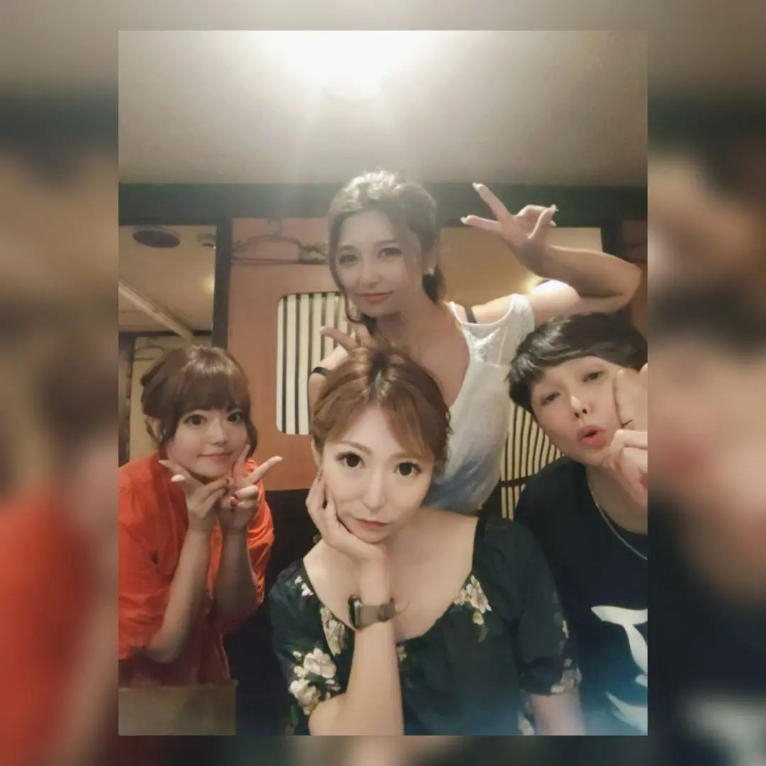 ⁡
⁡⁡
⁡みこりんと❤⁡
⁡元黒服のレオさん久しぶり〜
⁡あおいちゃんも元気そうでよかった❤

⁡@hibiki.group
⁡@letoile_sinseigroup ⁡
⁡@miko_letoile ⁡
⁡#レトワール#響グループ #水川潤#美松ビル5F#札幌 #すすきの #北海道 #ニュークラブ #ニュークラ嬢 #すすきのニュークラ #ラウンジ #ラウンジ嬢 #キャバクラ #キャバ嬢 #ホステス #夜職 #ナイトワーク #ポケパラ #インスタ指名 #求人 #お酒好きな人と繋がりたい #キャバキャバ