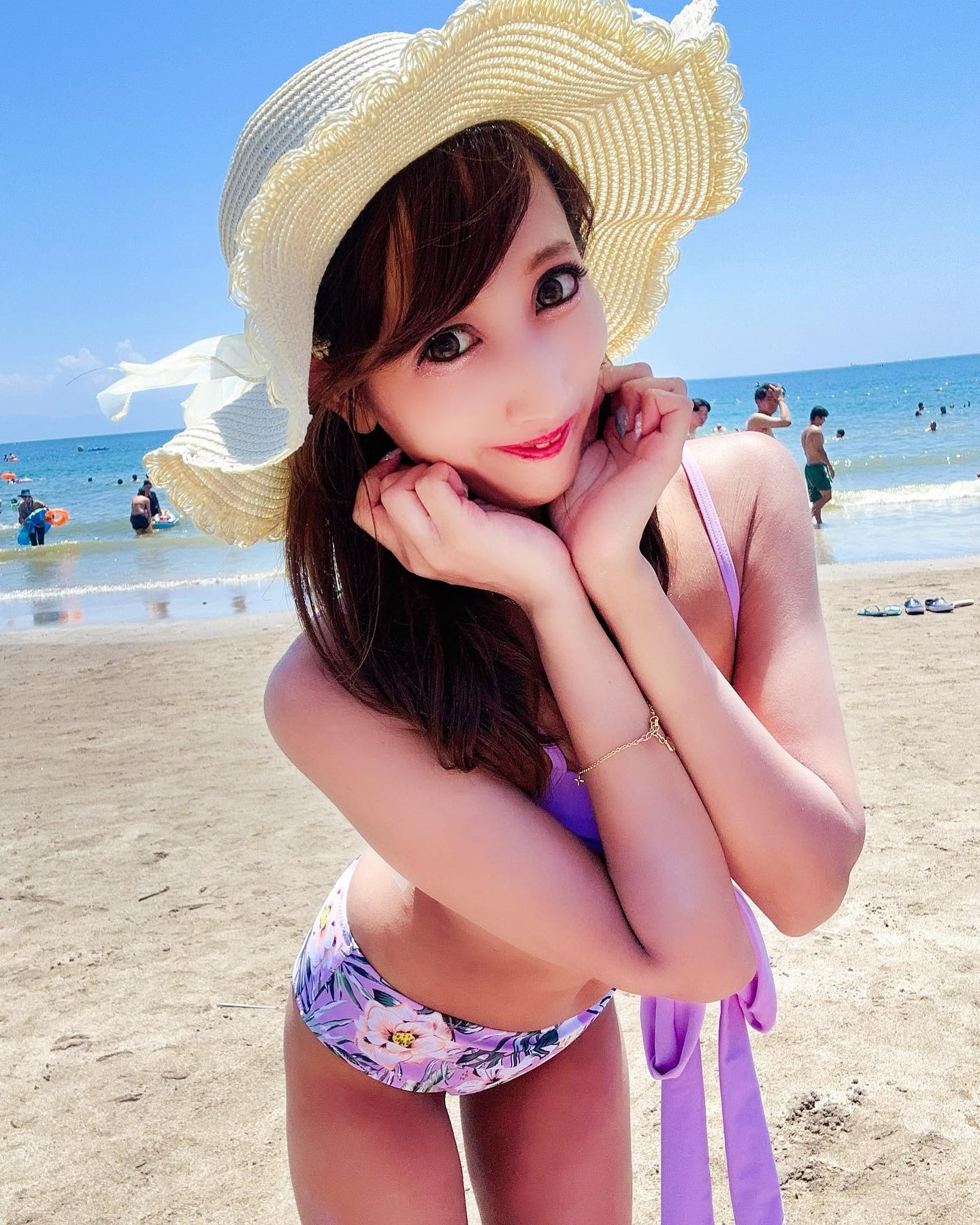 全力で夏する分
全力でおしごとがんばるよっ🌺❤️‍🔥
えらいっ？💓💓

#一色海岸 #海 #海の家 #葉山 #鎌倉グルメ #鎌倉カフェ #鎌倉グルメ #江ノ島観光 #夏服コーデ #夏コーデ #夏のはじまり #夏の思い出 #神奈川観光 #被写体 #撮影モデル #ポートレート撮影 #葉山歩き #キャバ嬢 #歌舞伎町 #キャバクラ #キャバクラ嬢 #ライバー #ライバー女子 #被写体 #撮影会モデル #sealife #oceanlife #japantrip #japanphotography #kanaga