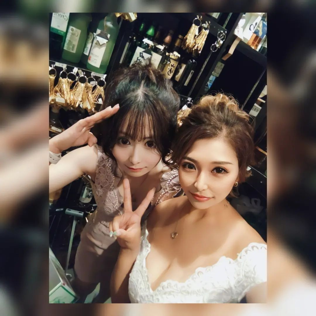 ⁡
⁡⁡
⁡
⁡みなみちゃんと🦄✨⁡
⁡ヘアメ変えたら早いし上手いしいい感じ❤⁡
ひなさんご紹介ありがとうです✨⁡
⁡今宵は楽しく頑張れそう😆🍾⁡
⁡@hibiki.group ⁡
⁡@letoile_sinseigroup ⁡
⁡#レトワール#響グループ #水川潤#美松ビル5F#札幌 #すすきの #北海道 #ニュークラブ #ニュークラ嬢 #すすきのニュークラ #ラウンジ #ラウンジ嬢 #キャバクラ #キャバ嬢 #ホステス #夜職 #ナイトワーク #ポケパラ #インスタ指名 #求人 #お酒好きな人と繋がり