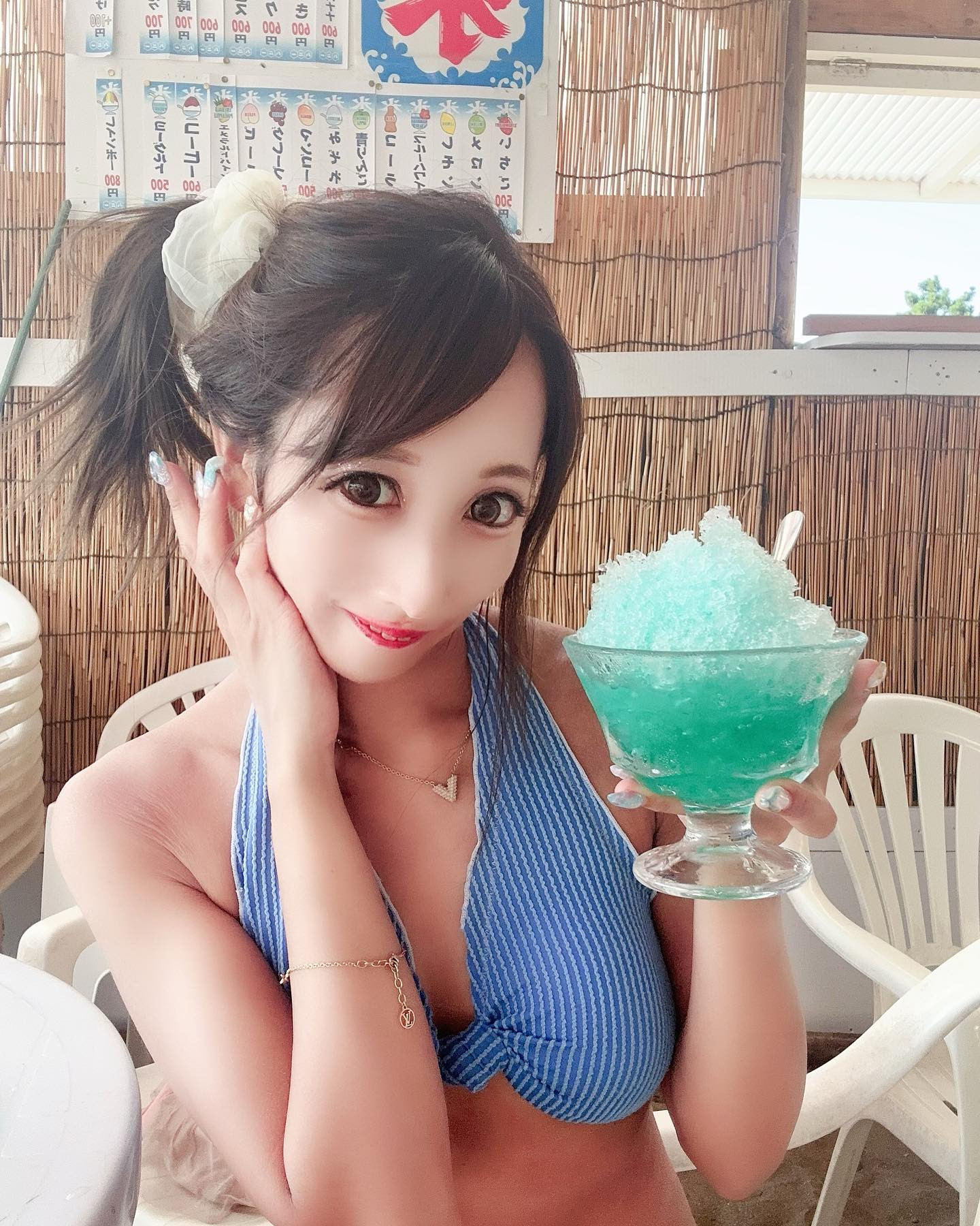 エメラルドパイン味🍧🩵💚

ブルーハワイが来たのかと思ったら
エメラルドパインらしい😳🍍💛

#森戸海岸 #夏祭り #海の家 #葉山 #鎌倉グルメ #鎌倉カフェ #鎌倉グルメ #江ノ島観光 #昭和 #被写体 #撮影モデル #ポートレート撮影 #かき氷巡り #キャバ嬢 #歌舞伎町 #キャバクラ #キャバクラ嬢 #ライバー #ライバー女子 #被写体 #撮影会モデル #sealife #oceanlife #japantrip #japanphotography #kanagawa #夏コーデ #昭和レトロ #