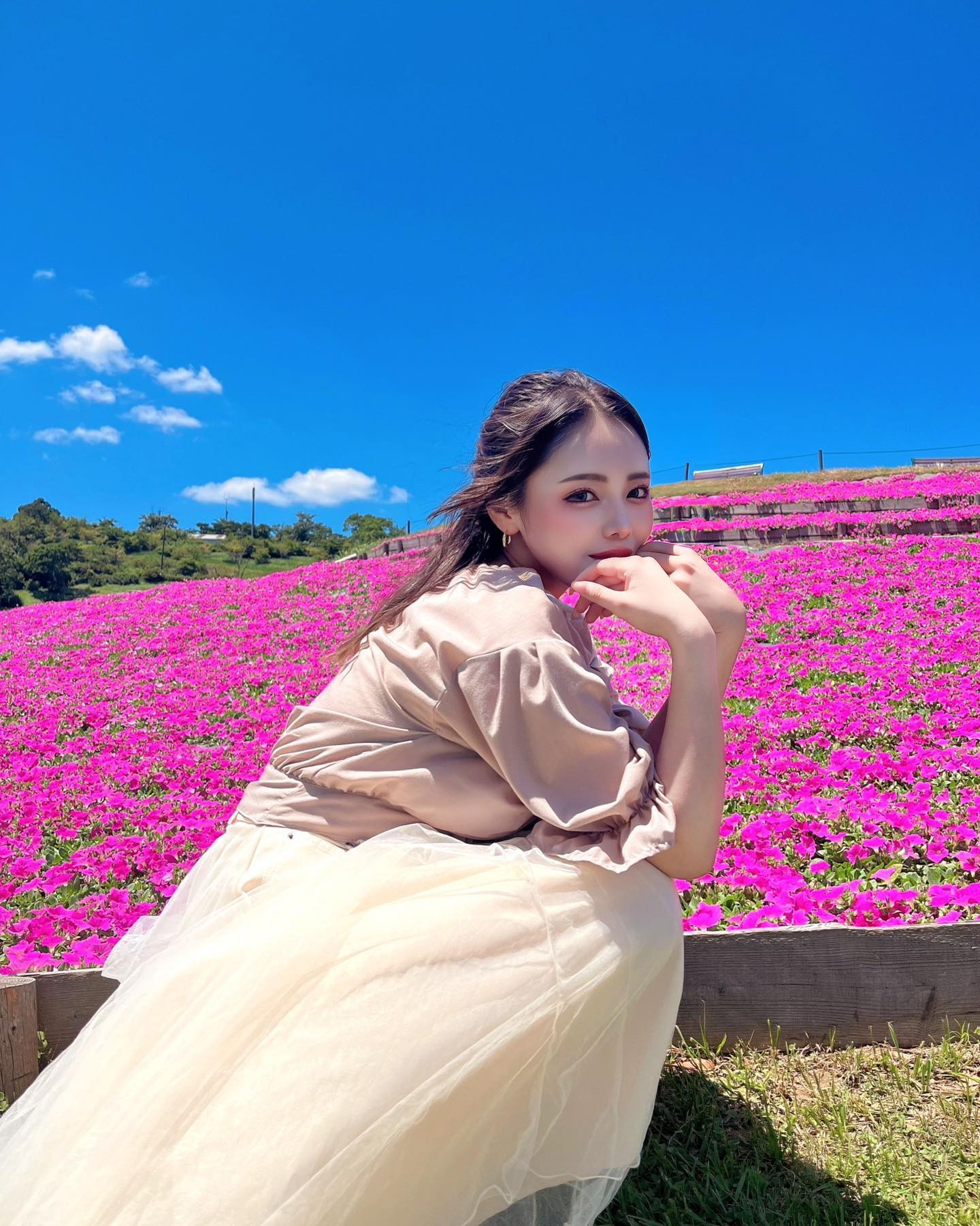 桃色吐息なんて可愛い名前なの…🤦‍♀️💐

.
.
.

#ペチュニア #桃色吐息 #マザー牧場 
#新宿 #歌舞伎町 #キャバ嬢 #キャバクラ #撮影 #ヘアアレンジ  #リュアーグ #指名 #名古屋 #北新地 #すすきの #instagood #instalike #lfl #暗髪  #いいね返し #きゃばきゃば #ドレス #水商売 #自撮り女子 #selfie #フォロー返します  #酒好きな人と繋がりたい #かわいい  #キャバ #むちむち #ギャル