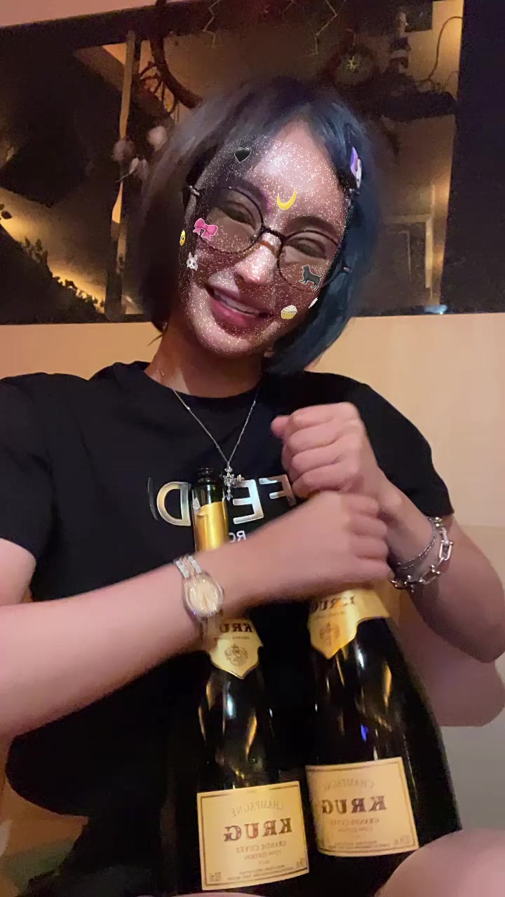 クリュッグって本当に噴きやすいんだから❤️#歌舞伎町#シャンパン#クリュッグ#歌舞伎町あるある