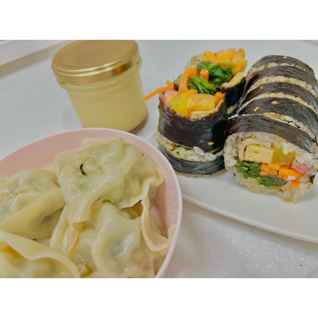 炭水化物あんまり食べないけど
たまにガッツリ炭水化物の韓国ご飯が
食べたい気分なる🇰🇷
デザートには
@bungaku28.cafe さんの
かためのプリン🍮🫶🏻
レトロなプリンて美味しすぎる♡

#庭とブンガク #プリン通販 #通販スイーツ #お取り寄せスイーツ #お取り寄せプリン #硬めのプリン #PR