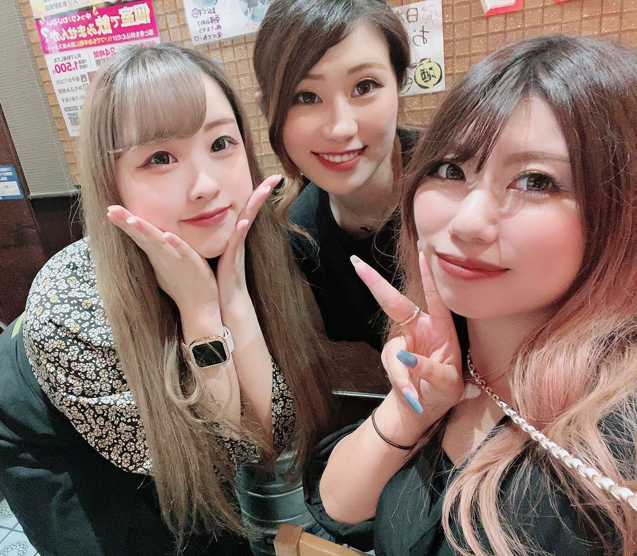 💙

3人揃うと溢れ出る古町感、、笑
2人が古町にいた頃が懐かしい💭

毎日誰か（ほぼほのか）が
酔っ払ってて楽しかったねぇ🥺🩷🩷

レア出勤でもしてもらおっかなあ😏

〜snack NODOKA〜
📌営業時間：20時～25時
📌定休日：日曜日
📌住所：〒951-8063
新潟県新潟市中央区古町通8番町中屋ビル2F
☎️➧0252295225

👤:【@snack.nodoka】

【🍸料金システム🥂】
■フリーセット
60分　4,000円
■ボトルセット
90分　4,000円
■指名（1時間）2,000