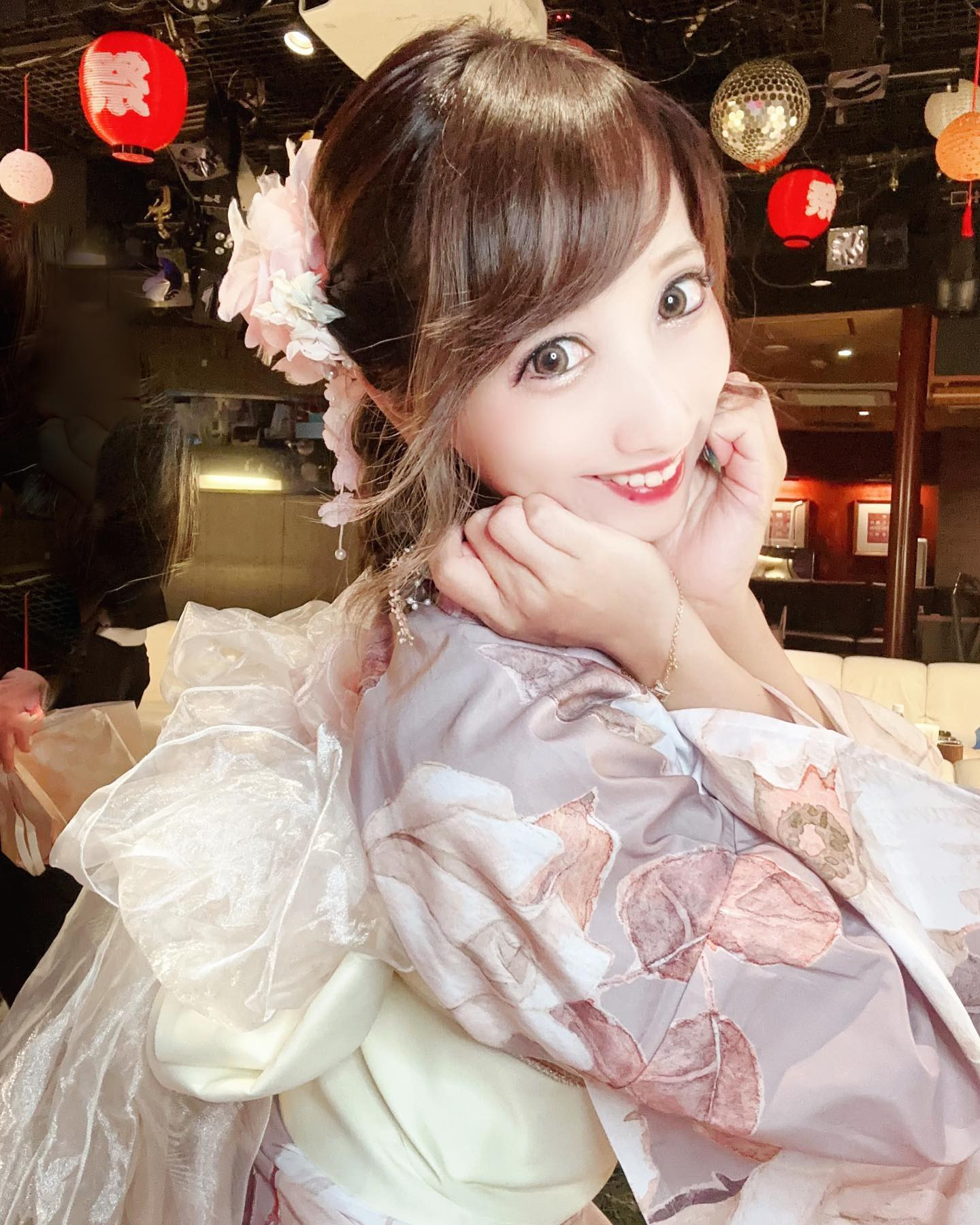 フェニックス夏祭り🏮🌊❤️‍🔥
1日目は浴衣👘💕
今年初浴衣どおっ？🥰🥰

可愛く凝った髪型にしてくれた西澤さん
着付けして下さったお姉さん
ありがとうございますっ🥰🥰

浴衣はsugarさん
@dress_sugar 
三上悠亜ちゃん着用の人気デザイン🎀︎‪

髪飾りは頼んでたのが
指定日に届かず😖💦
兵児帯は白もプラスでふわふわに
してもらいましたっ🧚‍♂️🪄︎︎⋆ﾟ

着付けのお姉さんが
可愛い可愛い～！！😍😍💓💓
ってひたすら言ってくれてて
テンションもあがったし
話し方から何から超優しくて
好き