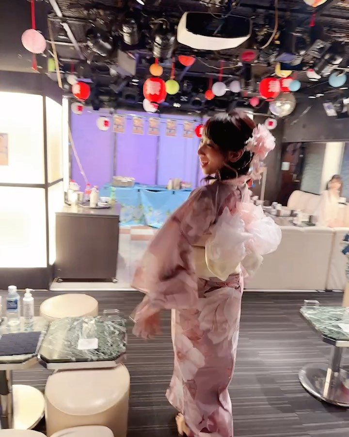 フェニックス夏祭り🏮👘✨
楽しいイベントしてくれるお店に
入店できて幸せ🩷🩵
去年の秋に入店した時から
ずぅっと楽しみにしてた🥹💓

浴衣で屋台とみんなで写真撮るのも
お客様と楽しむのもっ💓💓

7月の予定表になかった時、
ショックで8月ねぶたとかぶってたのみた
時も1人で予定表みて絶望したけど笑、
2日間とも参戦❤️‍🔥❤️‍🔥

それくらい楽しみにしてたから
みんなと夏の思い出が作れて
ほんとに幸せな時間でした💓💓

1週間くらいやりたい🥹🍧🍉💕笑
一生懸命準備してくださった
スタッフの皆様、
可愛い