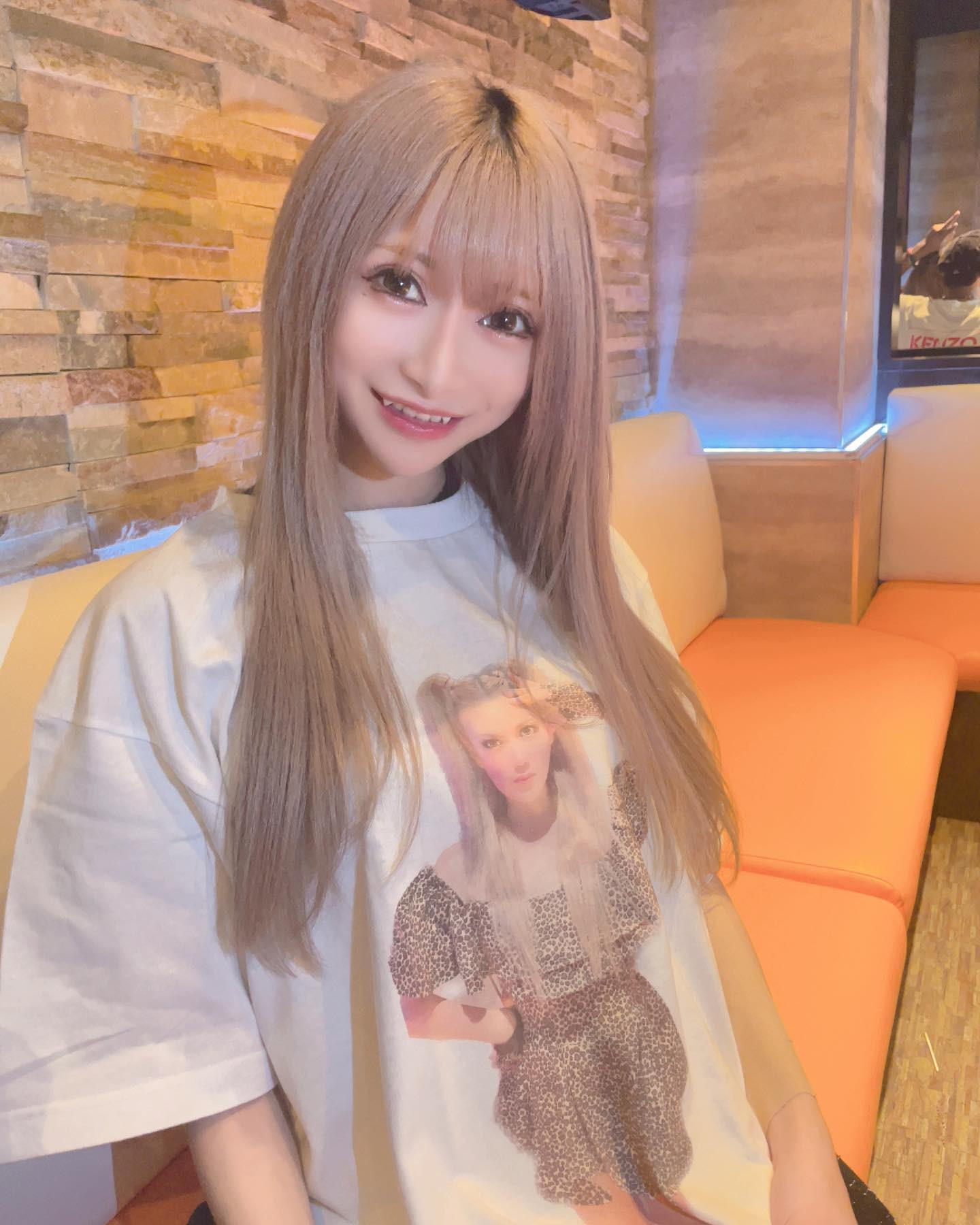 .
ママのバースデー2日目も🤍
違うパターンのとしきT着た🌈🍀🍾

歌舞伎町にきてこんな大好きでホームになる所が出来るなんて思ってもみなかった
あたしのパワースポット🍀

例えばそう僕らは永遠に
生きていけるわけじゃないから
限りある時間の中で
どれだけ愛せるかなんだよ🌈🍀