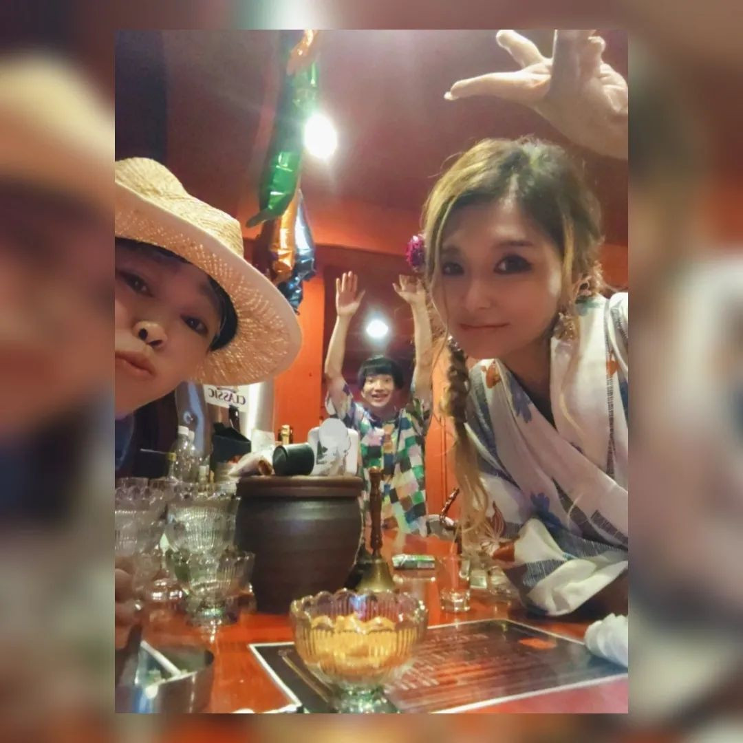 ⁡
モリ夫さん久しぶりね❤⁡
⁡⁡
⁡葉巻似合いすぎなのよ
⁡
⁡⁡⁡@hibiki.group ⁡
⁡@letoile_sinseigroup ⁡
⁡#レトワール#響グループ #水川潤#美松ビル5F#札幌 #すすきの #北海道 #ニュークラブ #ニュークラ嬢 #すすきのニュークラ #ラウンジ #ラウンジ嬢 #キャバクラ #キャバ嬢 #ホステス #夜職 #ナイトワーク #ポケパラ #インスタ指名 #求人 #お酒好きな人と繋がりたい #キャバキャバ #きゃばきゃば#ダイエット#HIBIKI#HIBIKIグル