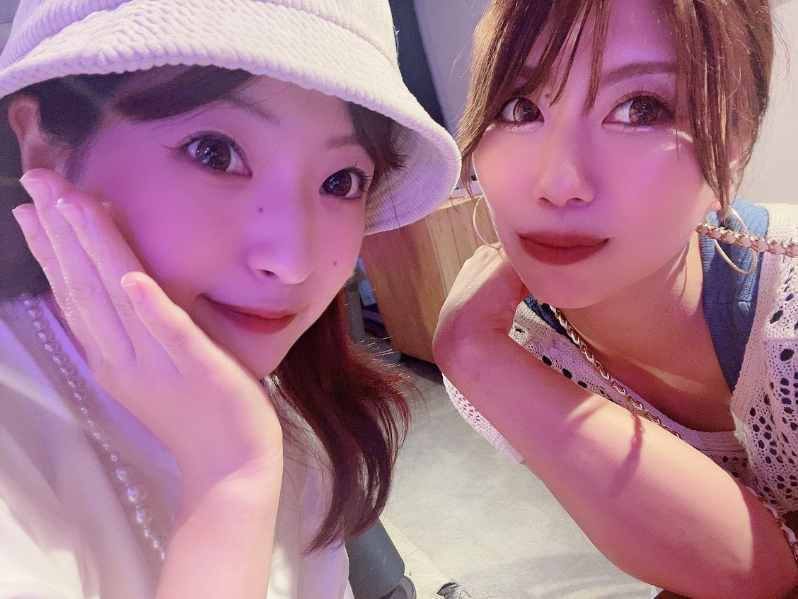 💙

あちゃん @akubi_meru と
外で朝焼けを見ながら
好きな音楽かけてお酒飲んで花火🧨✨

チルいね〜ってずっと言ってた
（いいたいだけ）

〜snack NODOKA〜
📌営業時間：20時～25時
📌定休日：日曜日
📌住所：〒951-8063
新潟県新潟市中央区古町通8番町中屋ビル2F
☎️➧0252295225

👤:【@snack.nodoka】

【🍸料金システム🥂】
■フリーセット
60分　4,000円
■ボトルセット
90分　4,000円
■指名（1時間）2,000円
■同伴 3,