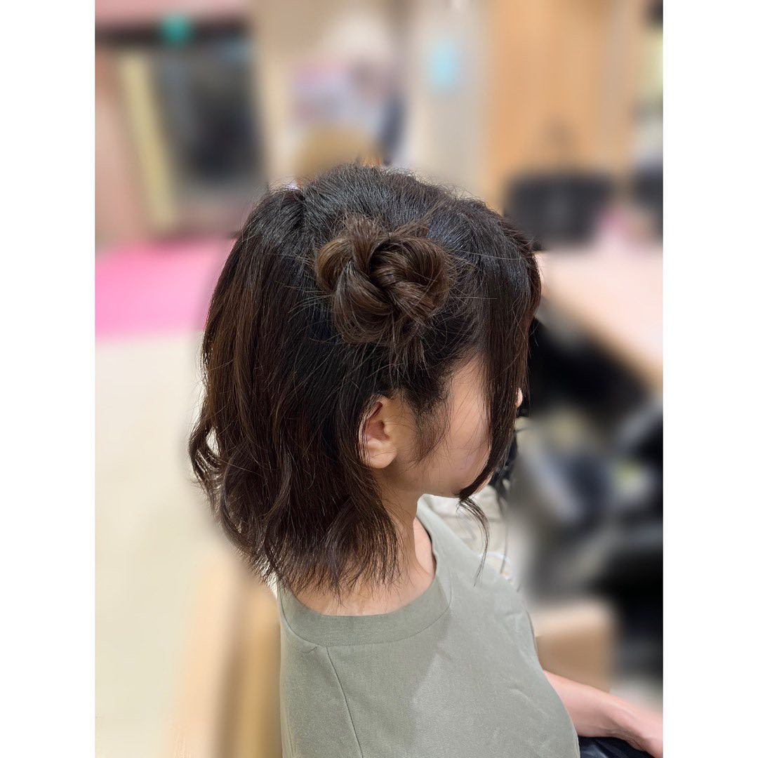 8月1日2日はチャイナ着たから
ヘアメもチャイナしてもらったよ🐼🇨🇳‪🎋‬
1日はバックステージお休みだったので別の所で🌙.*·̩͙
2日は安定のちゃーみーさん🩷
@charmy_backstage.8ist 
@backstage_8ist 
最後の写真は
えまを撮ってくれてる
ちゃーみーさんも映り込んでたから
そこだけモザイクせんかった🤣
いつも可愛くしてくれてありがとう🧡💛