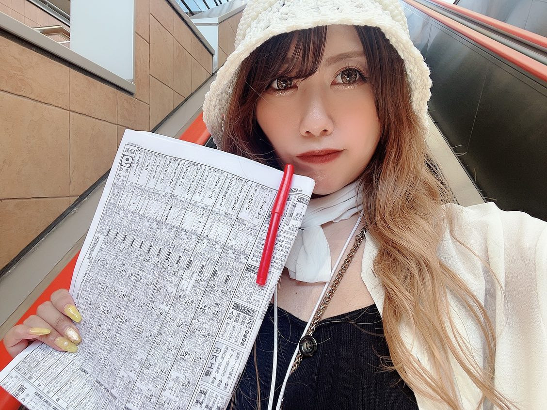 💙

新潟競馬🏇

夏開催はじまったー！！✨
開幕週はいけなかったから2週目から🫶🏻

今回はデアリングタクトちゃんに
お供してもらいました🙏🏻🩵

推しがみんな新潟に来てて忙しすぎた、、
パドックとウィナーズサークルの
往復何回したんだろう😌
暑すぎて熱中症になったので
次は適度にヲタ活します。。笑

今年の夏は大勝ちしたぁああいっっ

〜snack NODOKA〜
📌営業時間：20時～25時
📌定休日：日曜日
📌住所：〒951-8063
新潟県新潟市中央区古町通8番町中屋ビル2F
☎️➧0252295