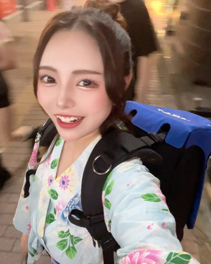 リュアーグに入店すると
売り子できます(大嘘)

.
.
.

#売り子 #ビール #浴衣 #暑い 
#新宿 #歌舞伎町 #キャバ嬢 #キャバクラ #撮影 #ヘアアレンジ  #リュアーグ #指名  #六本木  #instagood #instalike #lfl #暗髪  #いいね返し #きゃばきゃば #ドレス #水商売 #自撮り女子 #selfie #フォロー返します  #酒好きな人と繋がりたい #かわいい  #シャンパン #キャバ #むちむち #ギャル