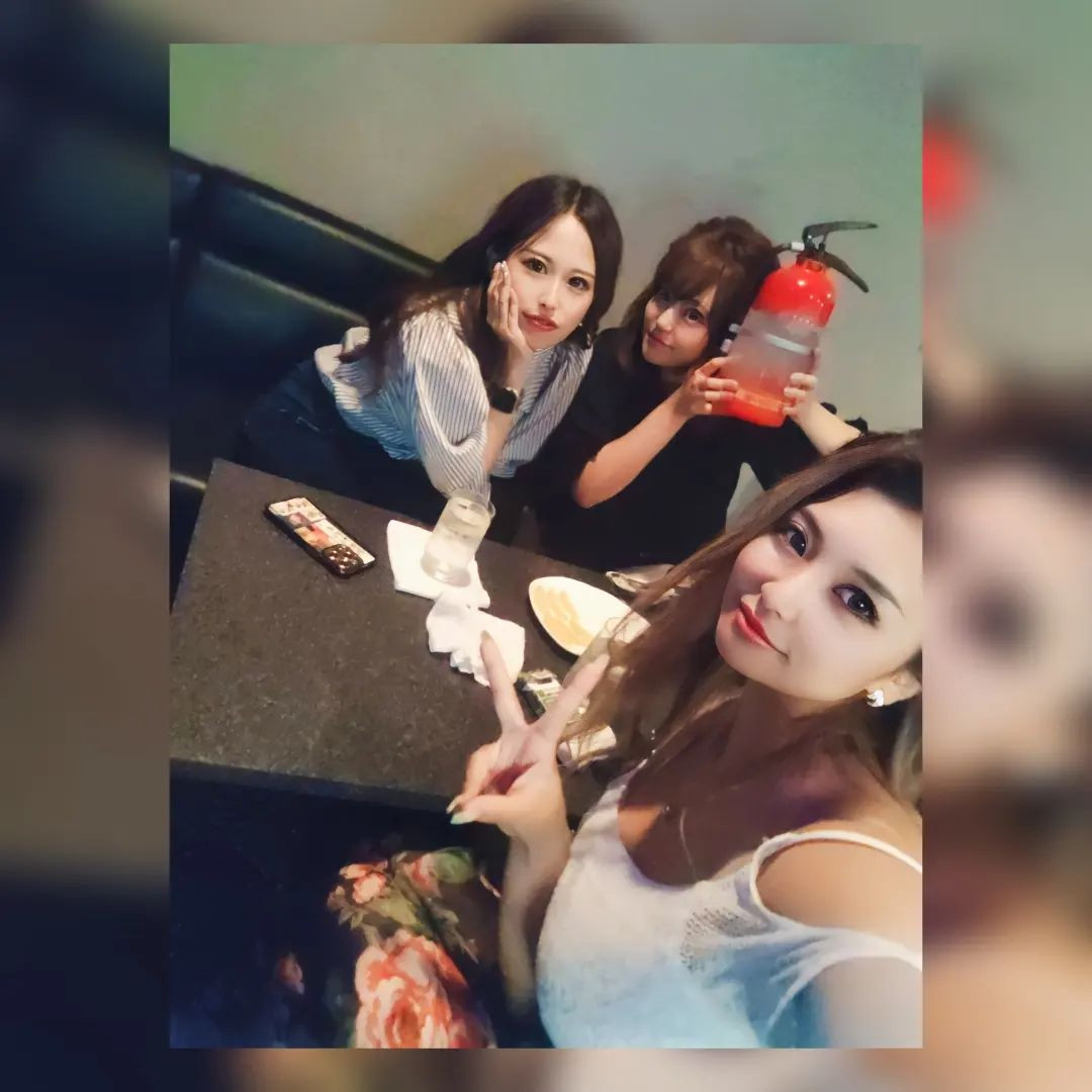 ⁡
⁡昨日はブリパレのかんなちゃん登場で楽しかったなーん❤⁡
⁡
⁡楽しすぎて酒進みすぎるのよぉ〜🤣✋⁡
⁡また遊ぼっ❤
⁡そして初ウルトラ🍜⁡
美味しすぎたけど朝方のすすきのと共に永久ダイエット中のわいは後悔しましたとさ🙃⁡
⁡@kanna_bellepalais ⁡
⁡@miko_letoile ⁡
⁡@hibiki.group ⁡
⁡@letoile_sinseigroup ⁡
⁡#レトワール#響グループ #水川潤#美松ビル5F#札幌 #すすきの #北海道 #ニュークラブ #ニュークラ嬢 #すすきの