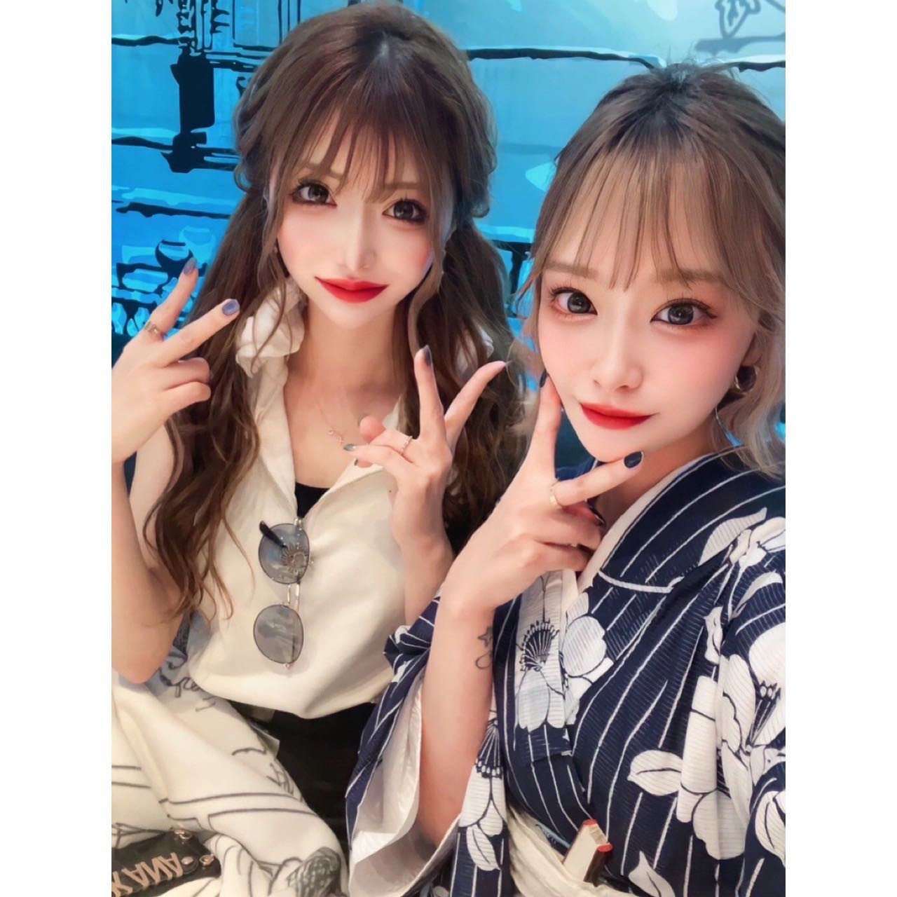 .
.
かよと久しぶりに会えた日の🩵
朝まで一緒に飲んで楽しかった🤣
今は歌舞伎町のベネで働いてるよ❕👶🏻
.