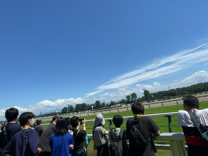 💙

…潮風と暑さでボサボサで失礼🙏🏻🙏🏻

競馬場で儲けて💸
（払い戻しは最後の動画🤫）
海でBBQして
新潟満喫ツアー🍶と題した
だいすきを詰め込んだ1日💚

関屋記念🐎もとれたし
夕日もめちゃくちゃきれいで
お客様も喜んでくれてよかった✨

群馬からありがとうございました🥺🤍

〜snack NODOKA〜
📌営業時間：20時～25時
📌定休日：日曜日
📌住所：〒951-8063
新潟県新潟市中央区古町通8番町中屋ビル2F
☎️➧0252295225

👤:【@snack.nodoka】
【🍸料金シ