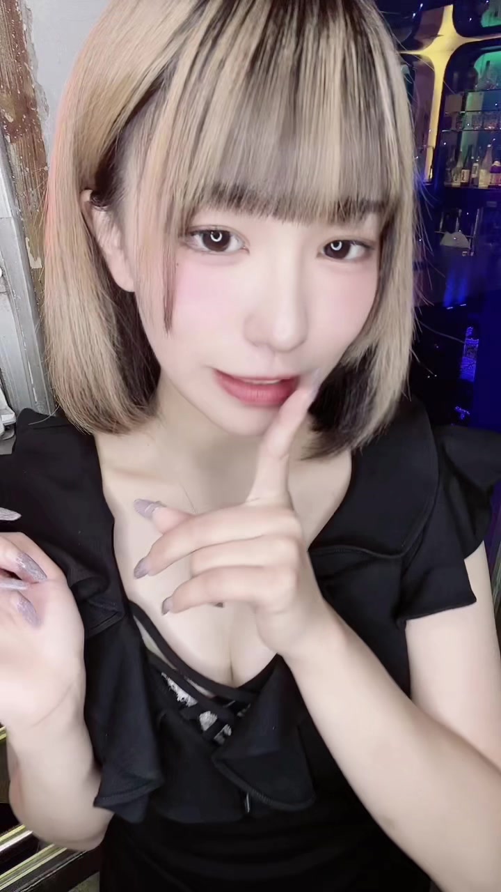 にこたちだけの秘密だよ🗝🎀 加工浮いてるょ˘ ˘̥ #歌舞伎町 #歌舞伎 #水商売 #水商売 #ガールズバー #新宿 #ガルバ #ガルバ嬢 #夜職 #月の逆襲 #クリープハイプ