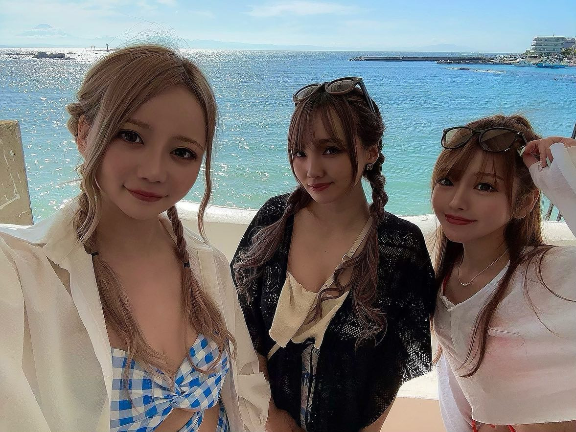 らぶな2人🩵💙🩵
みんな好き放題話すから会話にならない3人...

 #短い夏が始まってゆく  #君といくつの思い出作ろう  #夏 #夏が好き  #海 #海好き