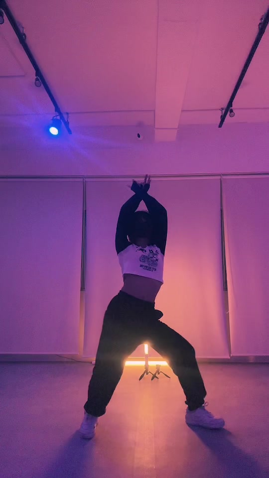 せっかく色合いよかったのに途中で終わっちゃったやつ😔フルは前の動画に載せてます📸❤️ . #ベルベ #シティグループ #札幌 #すすきの #ススキノ #キャバクラ #キャバ嬢 #キャバクラ嬢 #ニュークラ #ニュークラ嬢 #キャバ #ラウンジ #ラウンジ嬢 #ガールズバー #ホステス #すすきのキャバクラ #すすきのキャバ嬢 #グルメ #札幌旅行 #美人 #美女 ##可愛い女の子 #銀座 #六本木 #北新地 #錦 #中州 #いいね返し