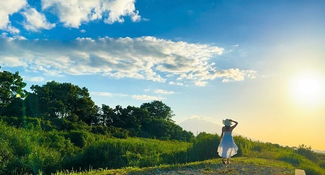 岩木山と夕日🏔🌅

夏の素材集め🩵
写真にも残しておこっと✨

ほんとはお昼に撮りたかったけど
夕陽と撮れて良い感じに
なったから良かった💓💓

#岩木山 #弘前 #青森 #夏の思い出 #田舎 #田舎の風景 #田舎暮らし #田舎の景色 #山スタグラム #夕日 #夕焼け #夕焼け空 #夕焼け雲 #夕焼けが好き #風景 #風景写真 #風景攝影 #被写体 #被写体さんと繋がりたい #夏休み #夏服コーデ #弘前市 #青森観光 #青森旅行 #絶景 #絶景スポット #summerslam #sunsetphotog