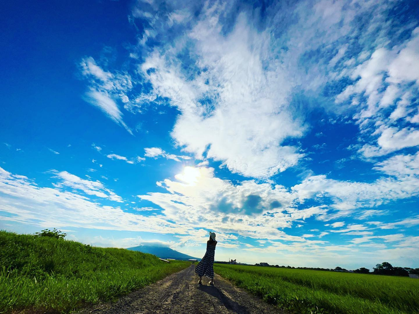岩木山と夏の空⛰💙

2023.08.13
#岩木山 #弘前 #青森 #夏の思い出 #田舎 #田舎の風景 #田舎暮らし #田舎の景色 #山スタグラム #夕日 #夕焼け #夕焼け空 #夕焼け雲 #夕焼けが好き #風景 #風景写真 #風景攝影 #被写体 #被写体さんと繋がりたい #夏休み #夏服コーデ #弘前市 #青森観光 #青森旅行 #絶景 #絶景スポット #summerslam #sunsetphotography