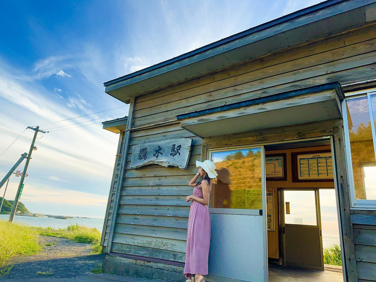 青森県 深浦町の轟木駅🌳🍃

日本海の絶景が目の前の無人駅
いわゆる秘境駅と
呼ばれてる駅✨

とてもとても雰囲気が好きで
まさに私が探し求めていた理想の
風景、、
この日たまたま隣の風合瀬に
夕焼けを観に行こうとしてて
インスタで観てたら
この駅の動画が出てきて
これどこ！？🥹行きたい！！！🥹
て思ったらまさかのお隣だった🥺✨

動画もTIKTOKにあげたんだけど
リール動画にあげるね☺️💓

秘境駅って初めて知って、
好きすぎて次の日起きてからも
秘境駅についてずっと調べてた🤣

秘境駅巡りしたい、、