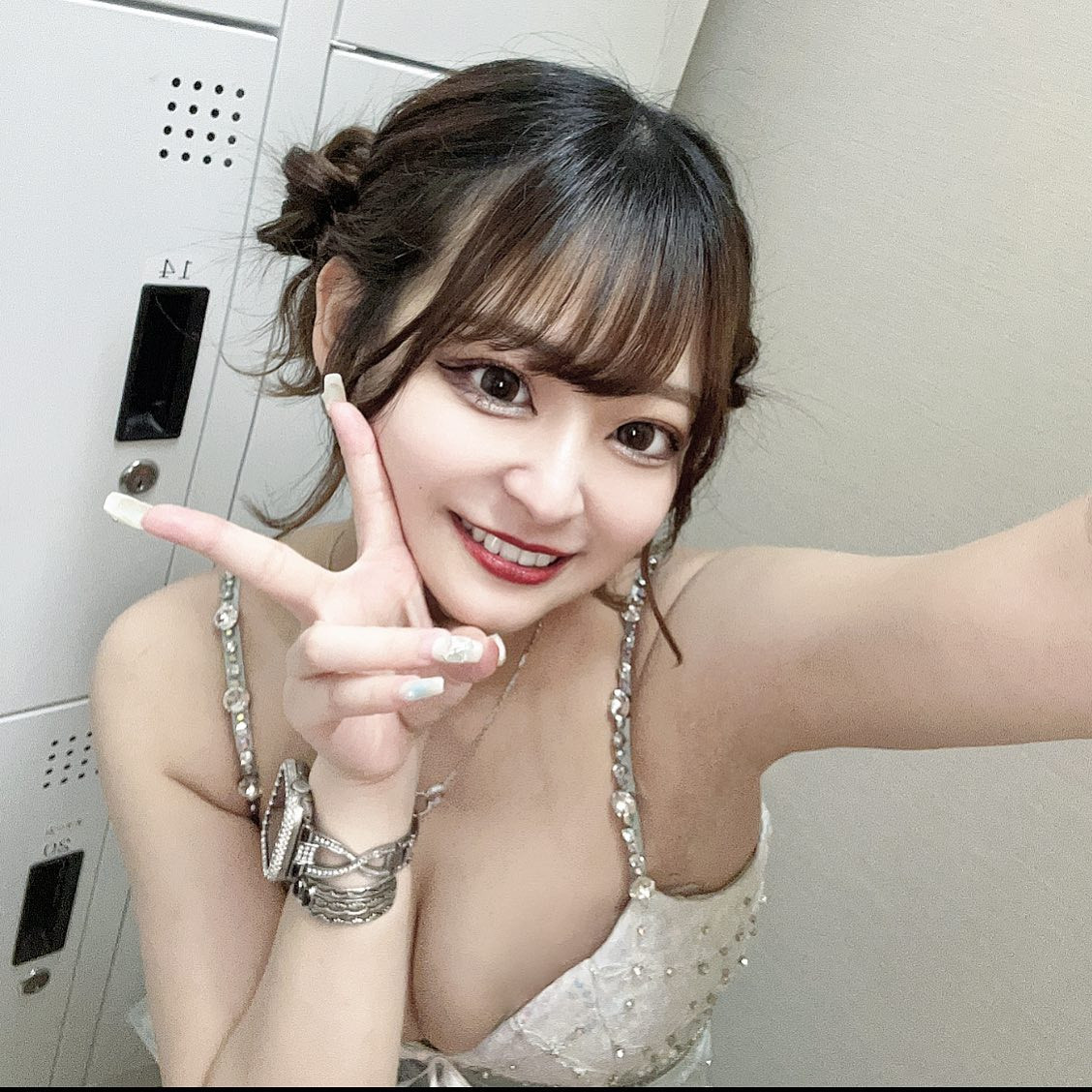 夏バテの人手〜あげてっ\(^o^)/

#vibi #ビビ #すすきの #札幌 #ニュークラ #キャバ嬢 #キャバクラ #コンカフェ #ラウンジ #バー #歌舞伎町 #ミナミ #名古屋 #錦 #ffl #lfl #いいね返し #博多 #北新地 #東京 #六本木 #銀座 #キャバドレス #ヘアメイク #キャバキャバ #ナイツ #ポケパラ