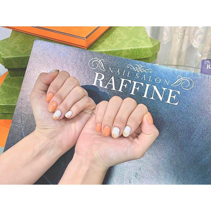 ヒエちゃんネイル💅🏻🧡
来月セブチライブ行くから
推しカラーにしてもらった🍊🧡
@raffine_nail._.hie 
@pledis_boos