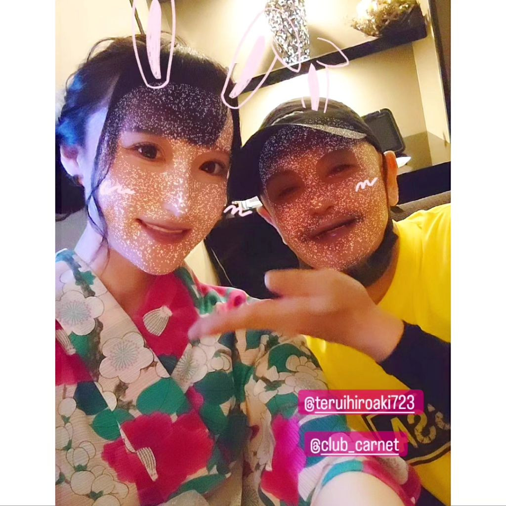 .
花火大会、すすきの祭り3日間楽しかった〜〜ありがとうございました！👏

自撮り全くしてなくて最終日に人の席で急に写真撮り始めるという…笑

浴衣のときは必ず千春さんと一緒に写真撮ってたのに今年撮れなかったの悲しい〜〜〜🥲
コラでも作ろうかな…
寂しいので千春さんと合作？の櫻井孝宏風ソフトクリームの写真を追加しちゃお🤡

水色の浴衣が今年買った浴衣で、実は隠れうさぎがいるよーってやつ🐰
探したら12匹いたのー！
帯留めもうさぎにしたよん
帯は去年買った黒い帯を花火大会ではあわせたけど、やっぱり悩んでた紫