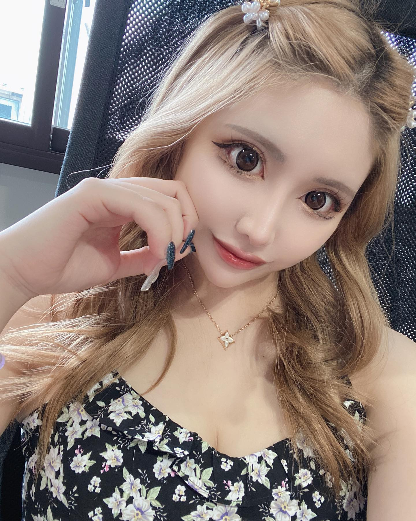 🌸🌸

不評な髪型🌸笑

#fff#l4l#followforfollowback#金髪#ギャル#キャバクラ#キャバ嬢#中華メイク#ヘアメイク#巻き下ろし#花柄ワンピース#夏女#歌舞伎町#水商売#ナチュラルメイク