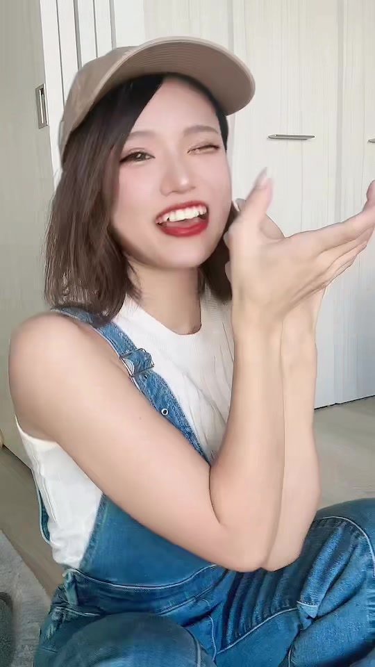 髪の毛ボサボサだったから帽子でごまかす🤭🧢#ニンフメイク