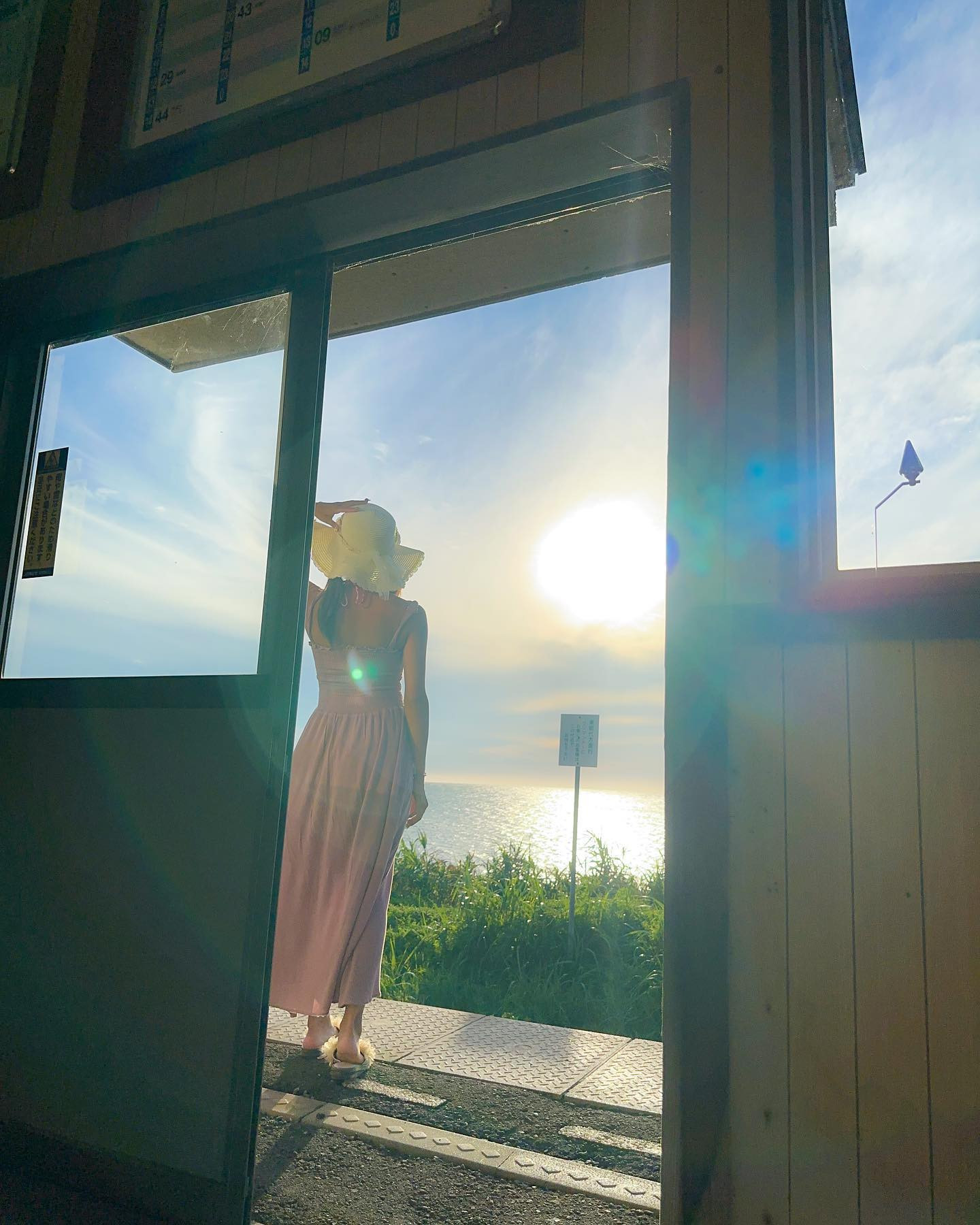 東京でがんばって
また帰ってくるから
待っててね

さあゆくんだっ！💓

海に昇る夕陽の絶景

青森県 深浦町 轟木駅

#轟木駅 #深浦 #青森 #日本海 #田舎 #田舎の風景 #駅 #日本の風景 #弘前 #夕日 #空が好き #海が好き #青空 #深浦町 #風景 #風景写真 #秘境駅 #被写体 #海好きな人と繋がりたい #海 #日本の絶景 #青森旅行 #絶景 #絶景スポット #summerslam #sunsetphotography #oceanlife #station