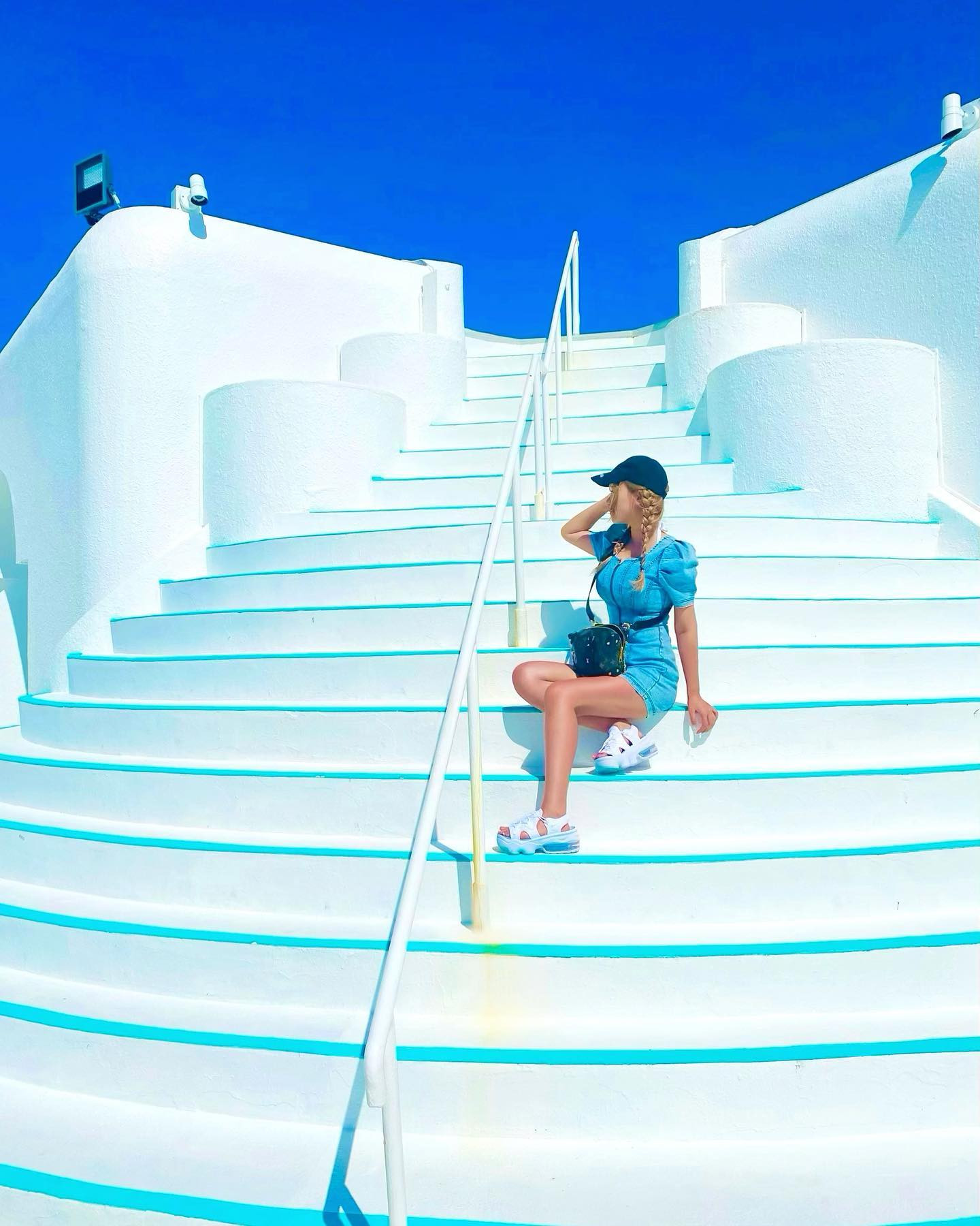 雲ひとつない快晴☀️

@pricia_yoron 🩵💙🩵
とても素敵な場所だった🥺✨️
ずっとここにいたい😭

全てが可愛くてここのホテルの良さ全力で伝えたいのに、3日間ほぼすっぴんボサボサで全力で海を楽しみすぎたおかげで写真全然ないwww(ちなみにこれもすっぴん)

またすぐに行きたい😭🏝🩵
そしてみんなにオススメしたい🥺🩵💙

 #与論島 #プリシアリゾート  #プリシアリゾートヨロン  #プリシアリゾート与論  #百合ヶ浜 #与論ブルー #女子旅 #海好き #海大好き