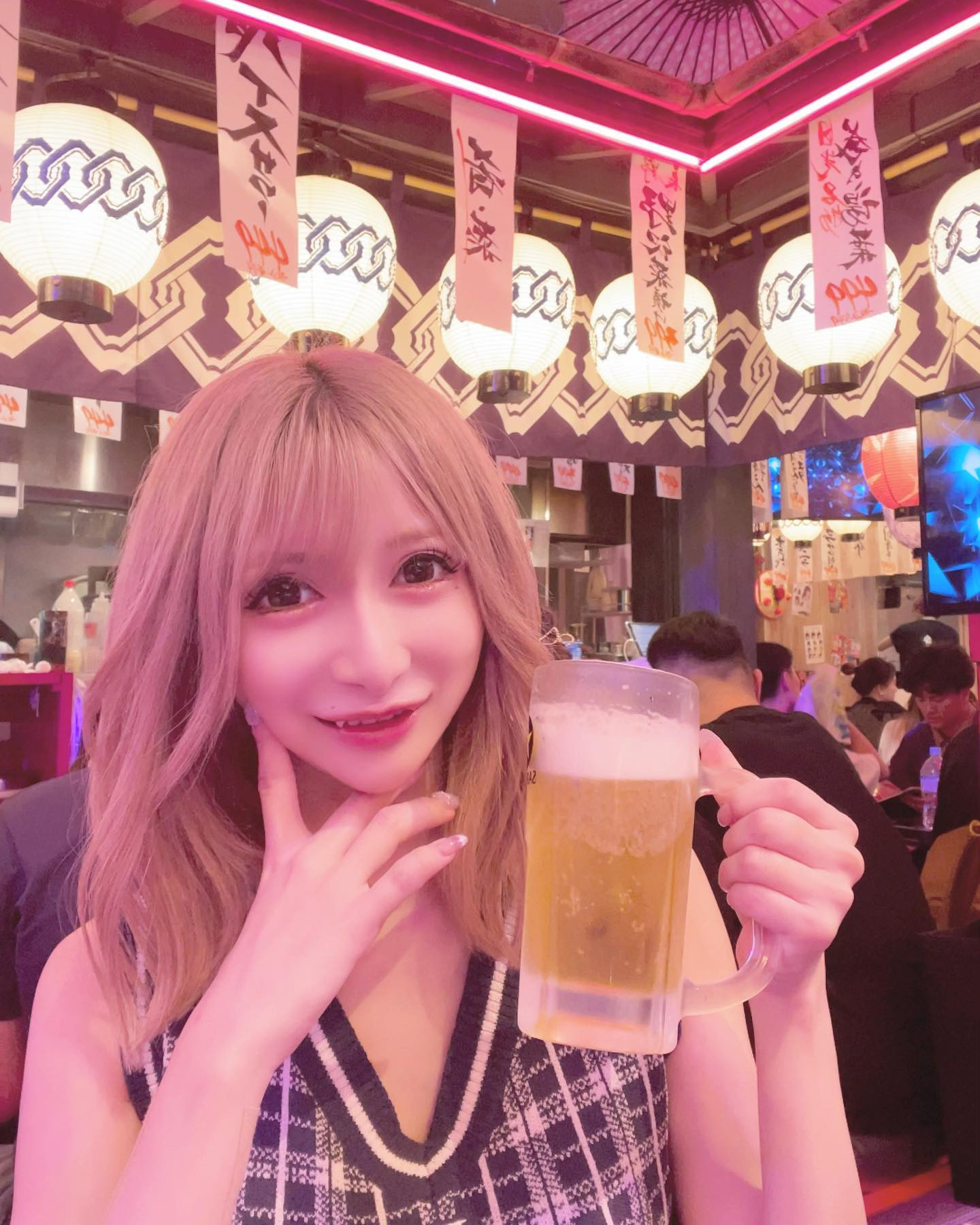 .
いつも酔ってる私の横で
ニコニコ一緒に飲んでくれる人が好きです🍺