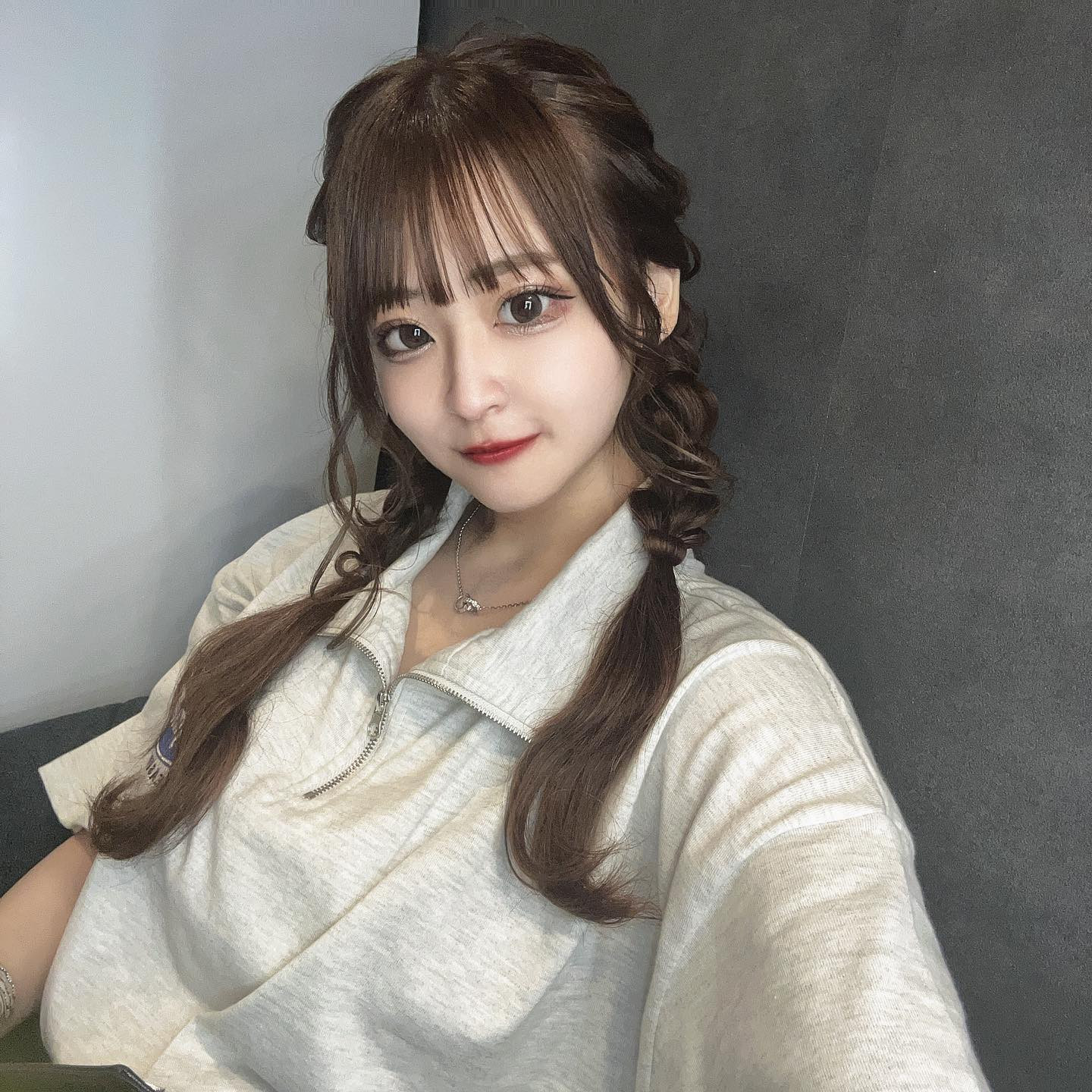 .
まろさんヘアメが天才すぎるよーーー😭🩵

#vibi #ビビ #すすきの #札幌 #ニュークラ #キャバ嬢 #キャバクラ #コンカフェ #ラウンジ #バー #歌舞伎町 #ミナミ #名古屋 #錦 #ffl #lfl #いいね返し #博多 #北新地 #東京 #六本木 #銀座 #キャバドレス #ヘアメイク #キャバキャバ #ナイツ #ポケパラ