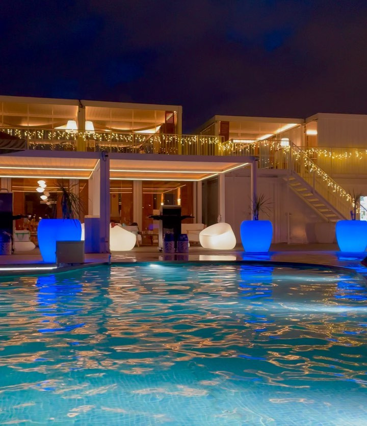 まだ夏を捨てたくない

.

.

.

.

#豊洲 #balmain #bbq 
#新宿 #歌舞伎町 #キャバ嬢 #キャバクラ #撮影 #ヘアアレンジ  #リュアーグ #指名  #六本木  #instagood #instalike #lfl #暗髪  #いいね返し #きゃばきゃば #ドレス #水商売 #自撮り女子 #selfie #フォロー返します  #酒好きな人と繋がりたい #かわいい  #シャンパン #キャバ #むちむち #ギャル