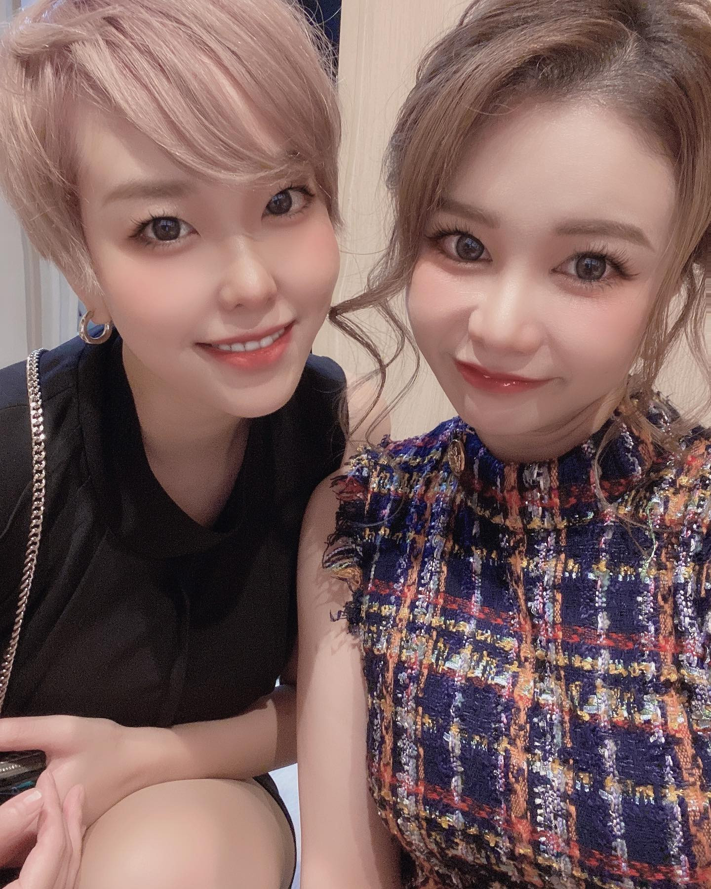 あたち達へいよん♡

#すすきの #シャチグループ #シャチスタ #赤門倶楽部 #椿姫なみ #キャバ嬢 #キャバクラ #すすきのキャバクラ #歌舞伎町 #六本木 #銀座 #中洲 #北新地 #水商売 #バイト募集中 #求人 #アルバイト #高収入 #夜職 #キャスト募集 #体入 #採用 #女子大生 #経営者 #ベンチャー企業 #ガールズバー #ポケパラ #美容 #オシャレ #可愛い女の子