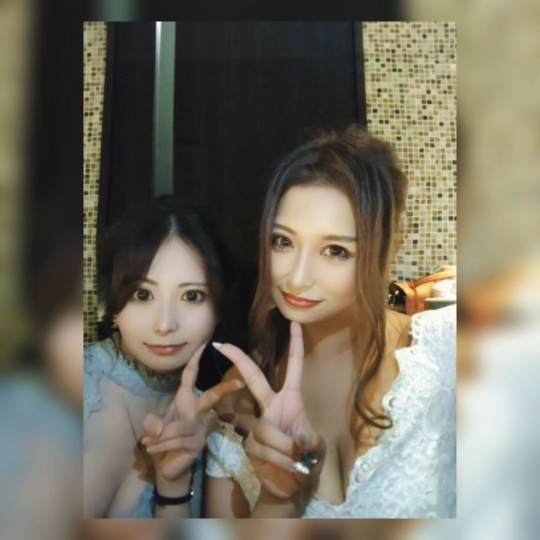 昨日は西園寺氏のお祝いできて良かった♥

おやおや？
このシャンパンあたりから記憶ないのですが…？

カラオケで若旦那役やったまでは覚えてる…🙄

今日は人間でいられますように
@letoile_sinseigroup 
@hibiki.group 
#レトワール#響グループ #水川潤#美松ビル5F#札幌 #すすきの #北海道 #ニュークラブ #ニュークラ嬢 #すすきのニュークラ #ラウンジ #ラウンジ嬢 #キャバクラ #キャバ嬢 #ホステス #夜職 #ナイトワーク #ポケパラ #インスタ指名 #求人 #