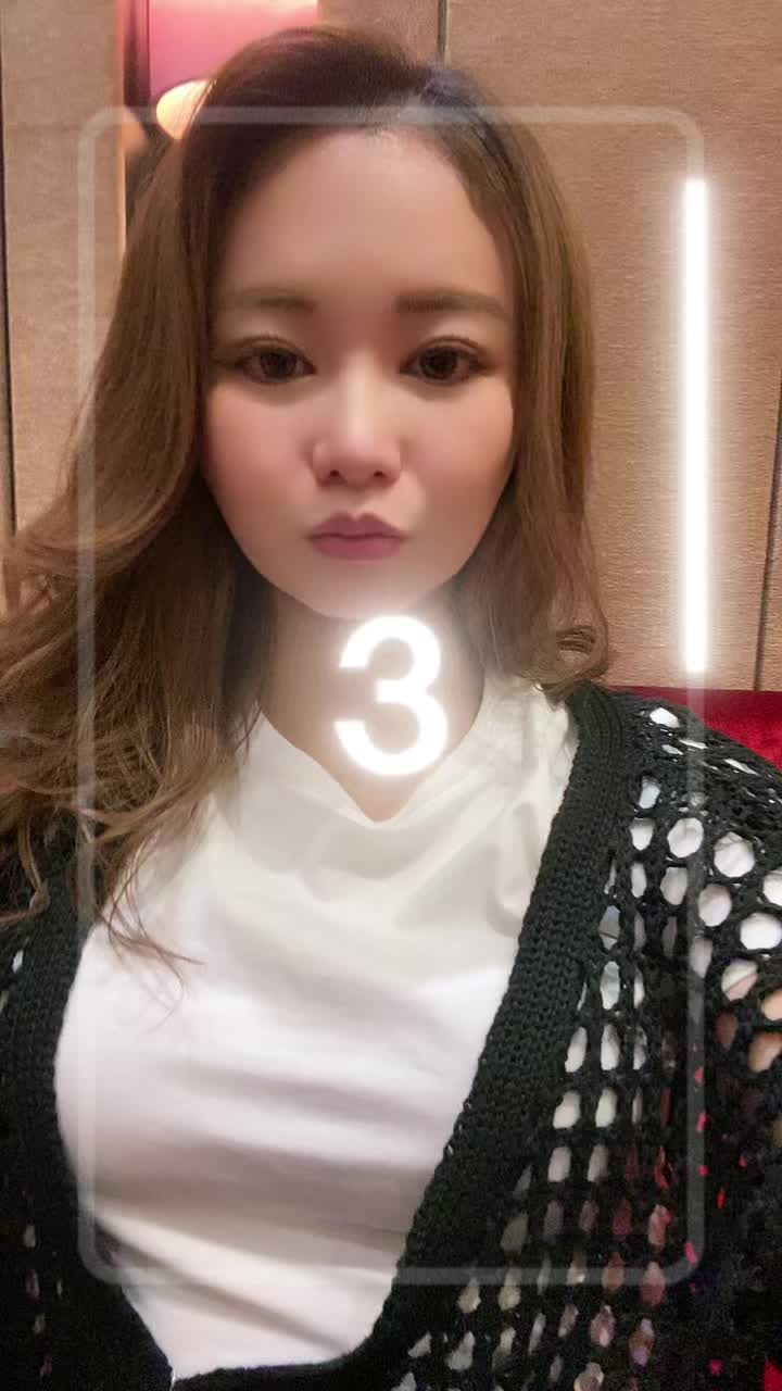 ピースがなんか棒持ってることになってて草 #ディズニーになるやつ #何もってんの？w