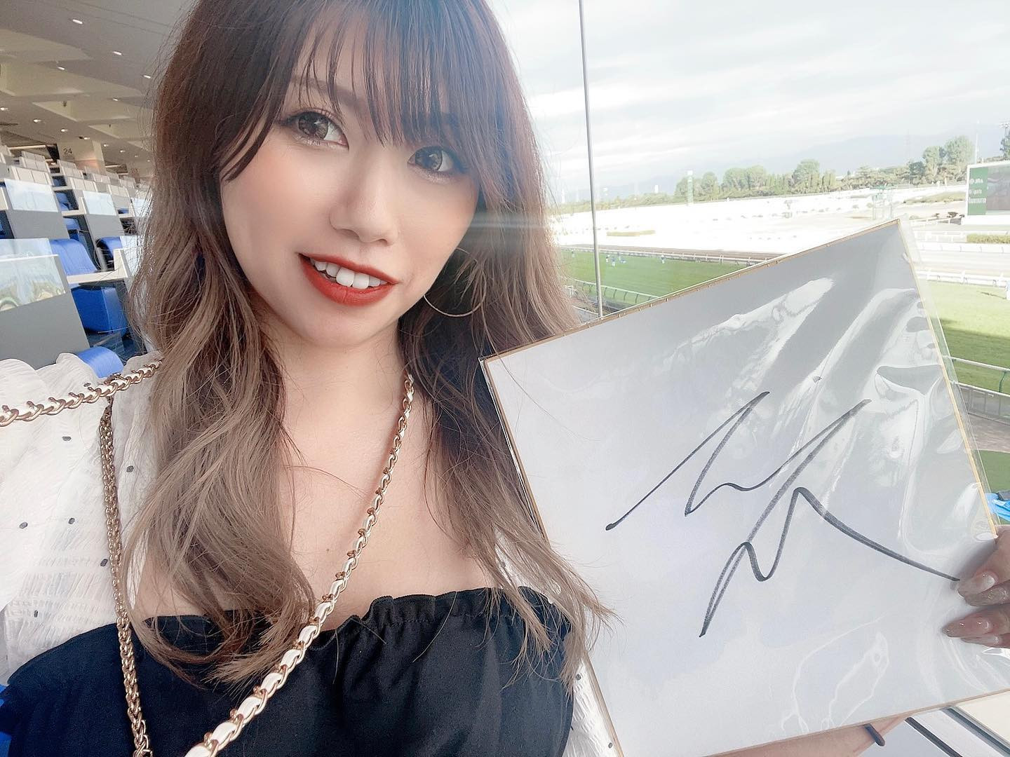 💙

2023.9.2 新潟7R
#コスモシャングリラ 
#石川裕紀人 騎手✊🏻🩷

イケメンすぎた、、😇

#新潟競馬場 #新潟競馬 #石川裕紀人騎手 #夏競馬 #競馬 #馬女 #うまじょ #umajo #競馬場 #ジョッキー #サイン 
#軽率なヲタク #隠しきれないヲタク #かくしきれないヲタク 
#スナックのどか #snacknodoka #新潟スナック #古町スナック #古町 #スナックママ #美人  #ギャル #新潟ナイトナビ #新潟 #新潟グラマー #新潟古町 #新潟美人 #夏の思い出