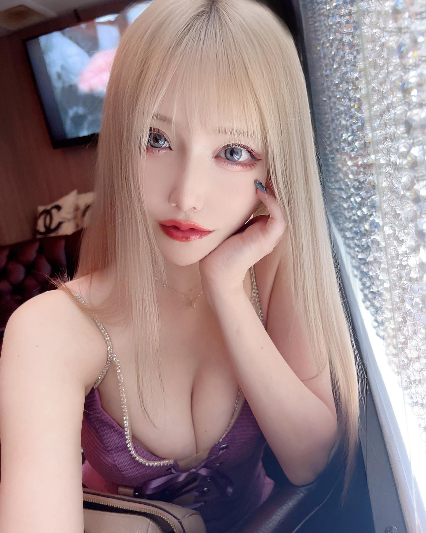 .
.

人間は時として 満たされるか満たされないか
わからない欲望のために 一生を捧げてしまう

その愚を笑う人は つまるところ
人生に対する路傍の人に過ぎない
.
.

-　芥川龍之介　-

.
.