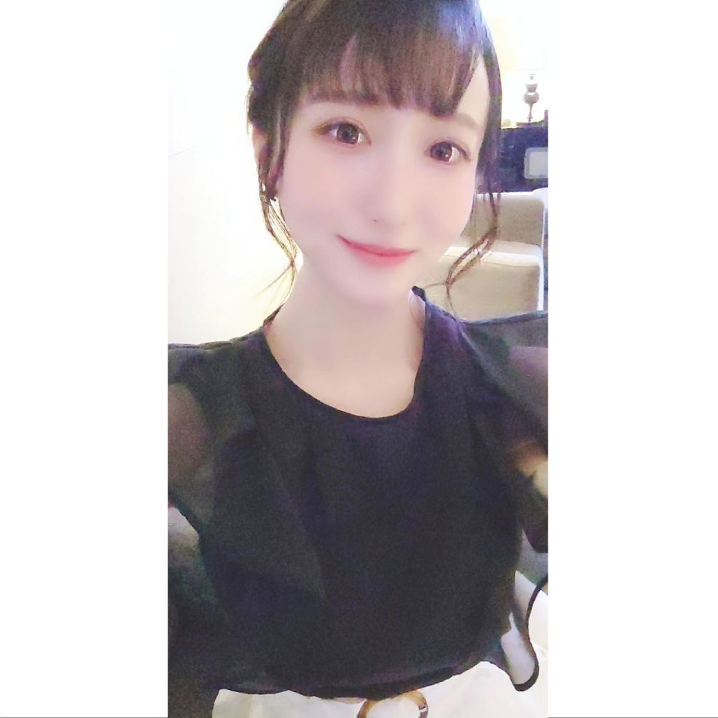 .
札幌はやっと少し暑いの落ち着いて…
30℃いかないのをありがたく思うようになるとは、、🙏

少し前に大丸でアイス博覧会？やってて行ってきた写真！
暑かったからね、アイス食べちゃうのはしかたないよね🙃

確かクリームチーズとアーモンドかなんかナッツ系のジェラートだったんだけど、それがめっちゃ美味しかった♥️
三越でやってたやつはタイミング合わなくて行けず💦

アイスよりもっと前にやってたパズルも記念に載せちゃお🤞🏻🤞🏻
頑張ったからね👏
BLEACH原画展の限定パズル1000ピース🍰
約22時間くらいで